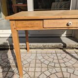 Farm table