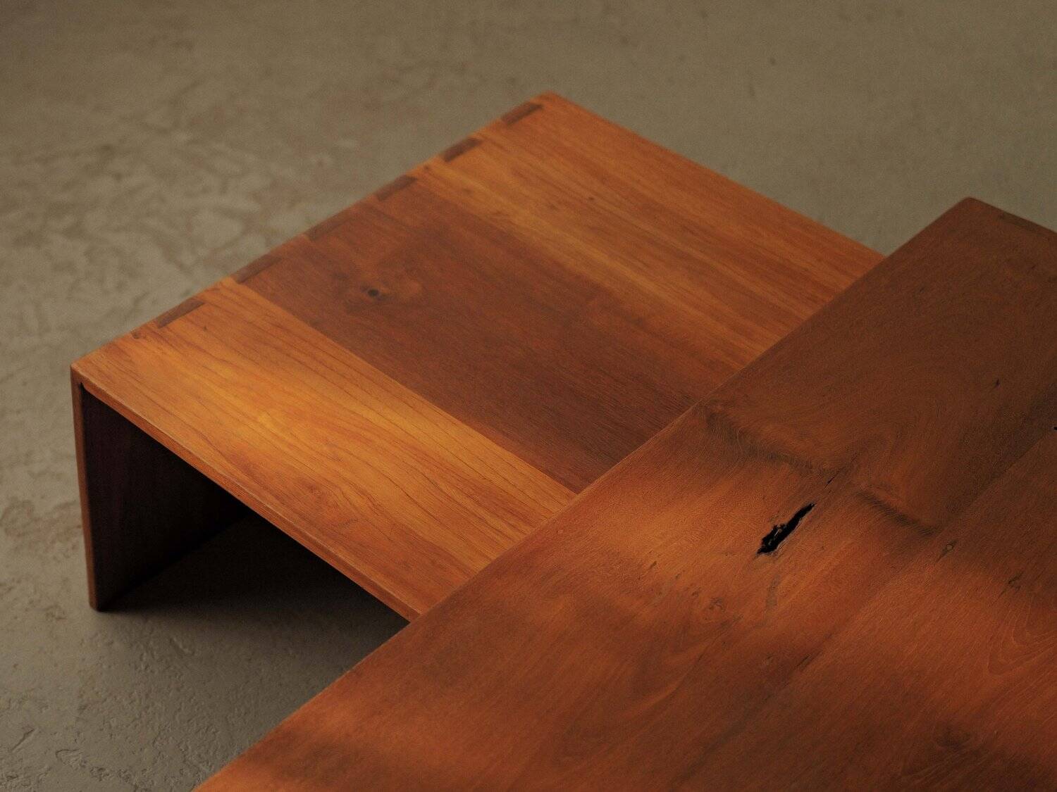 Pair of nesting coffee tables in solid wood, around 1980.