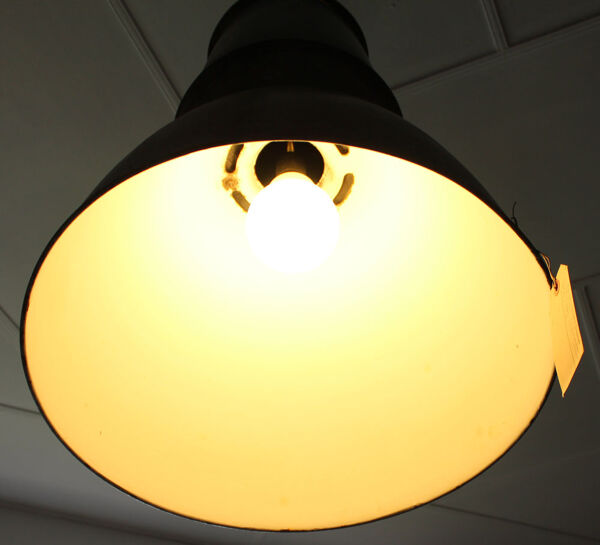 Suspension industrielle en email