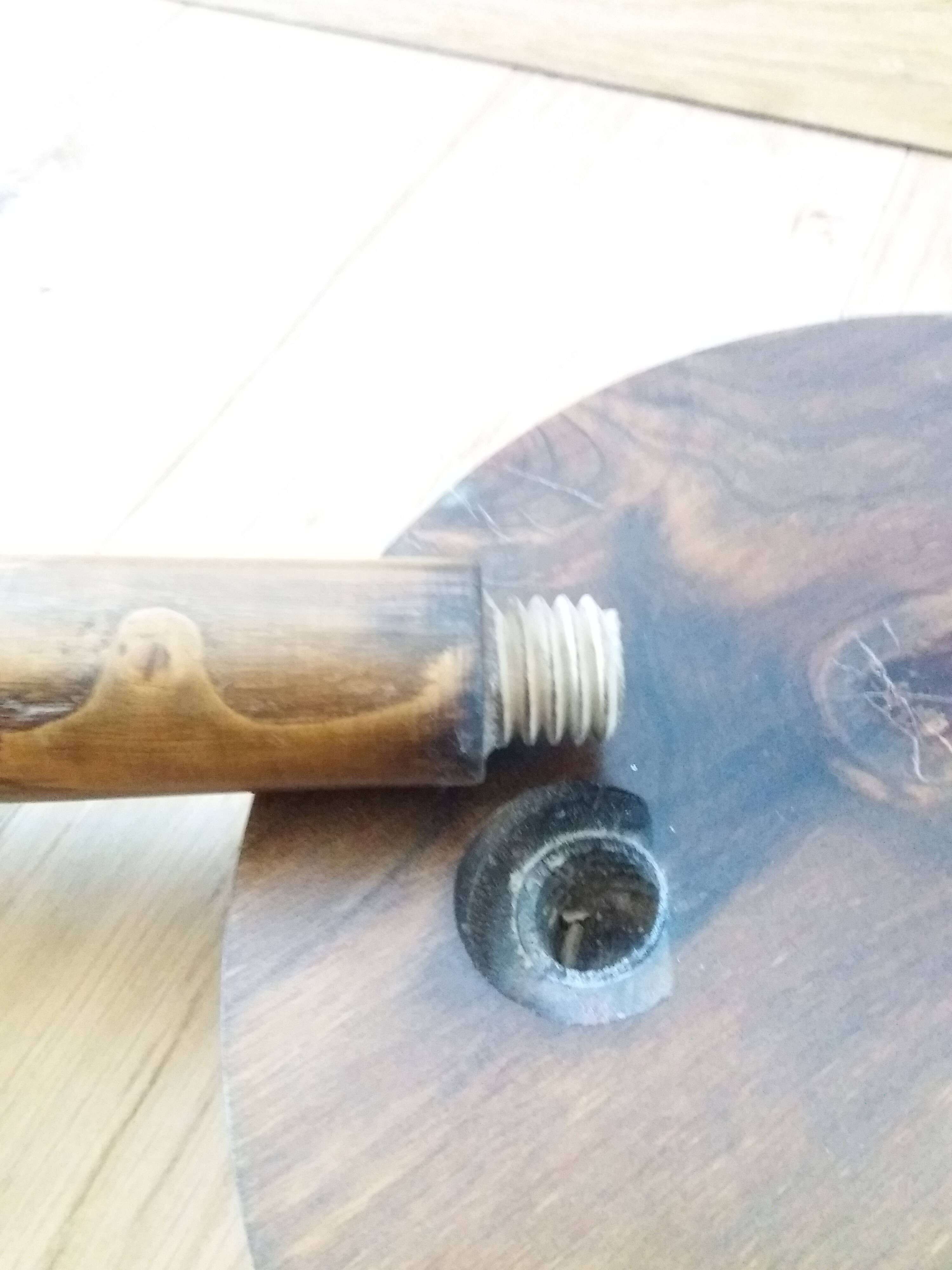 Tabouret tripode pieds crayon