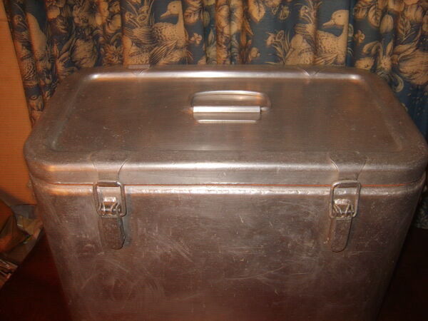 Ancienne caisse tournus en inox
