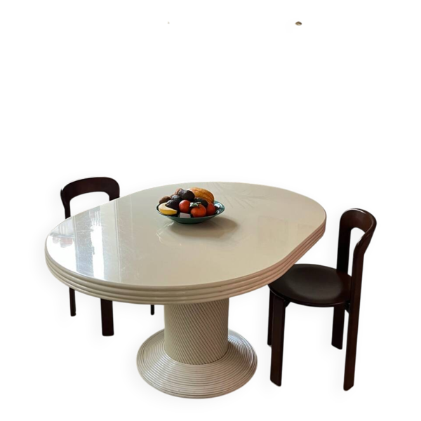 Table vintage, plateau laqué beige et pied en bambou
