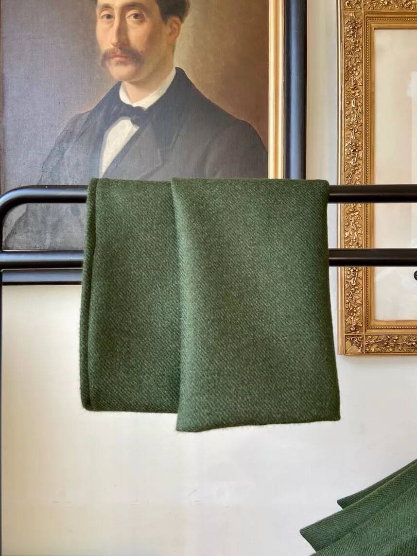 Coussin en laine vert sapin 40 cm