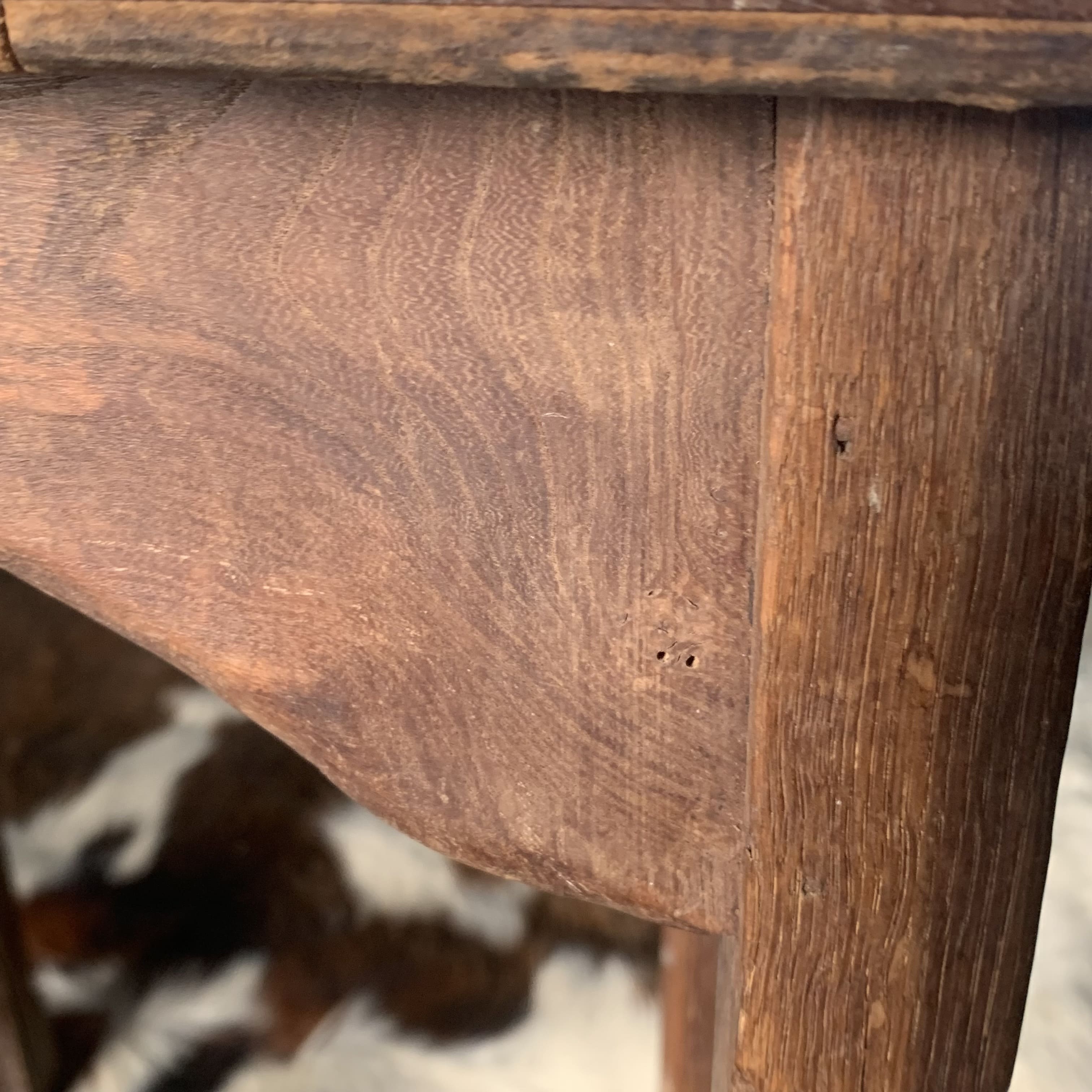 Pair of stools, craftsmanship