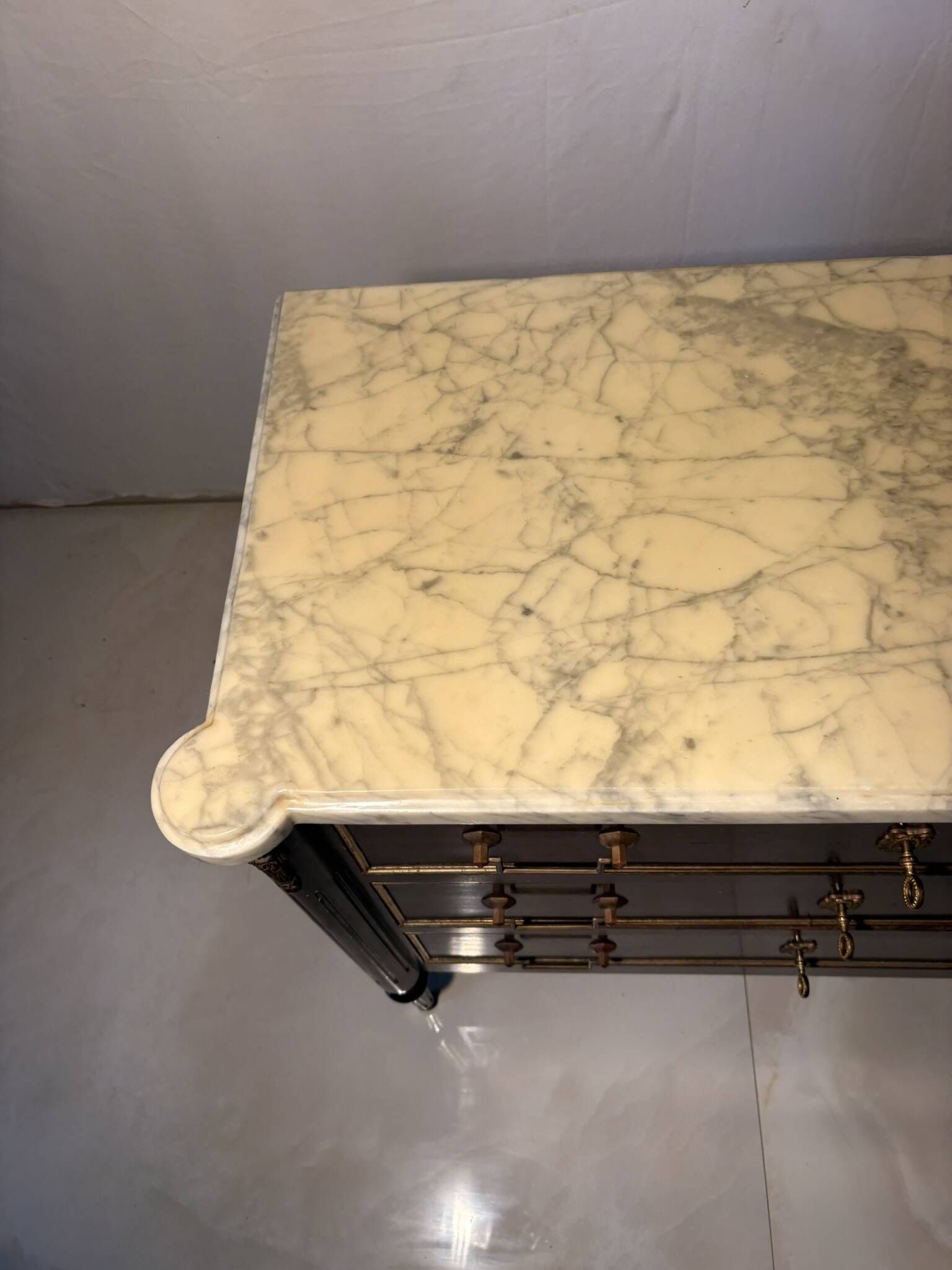 Commode with 3 drawers in Louis XVI style, marble and gilded bronze.