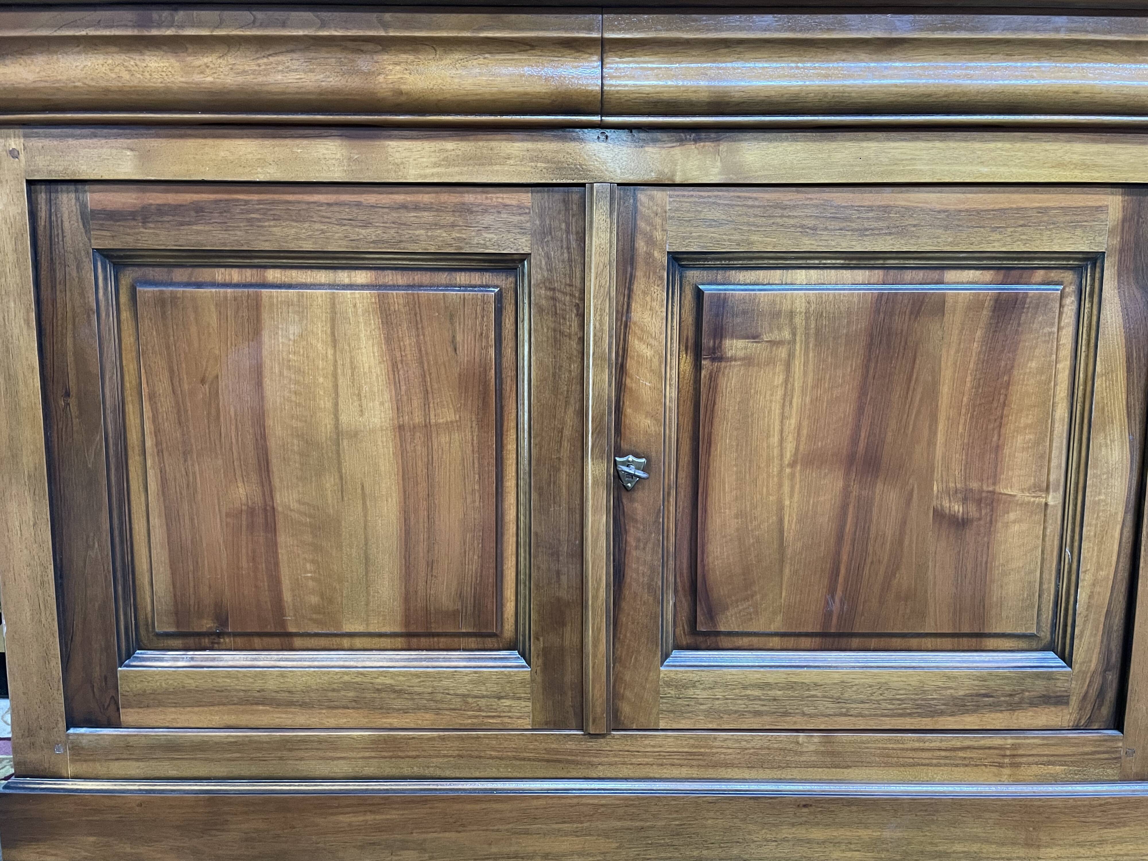 Buffet low Style Louis Philippe in walnut