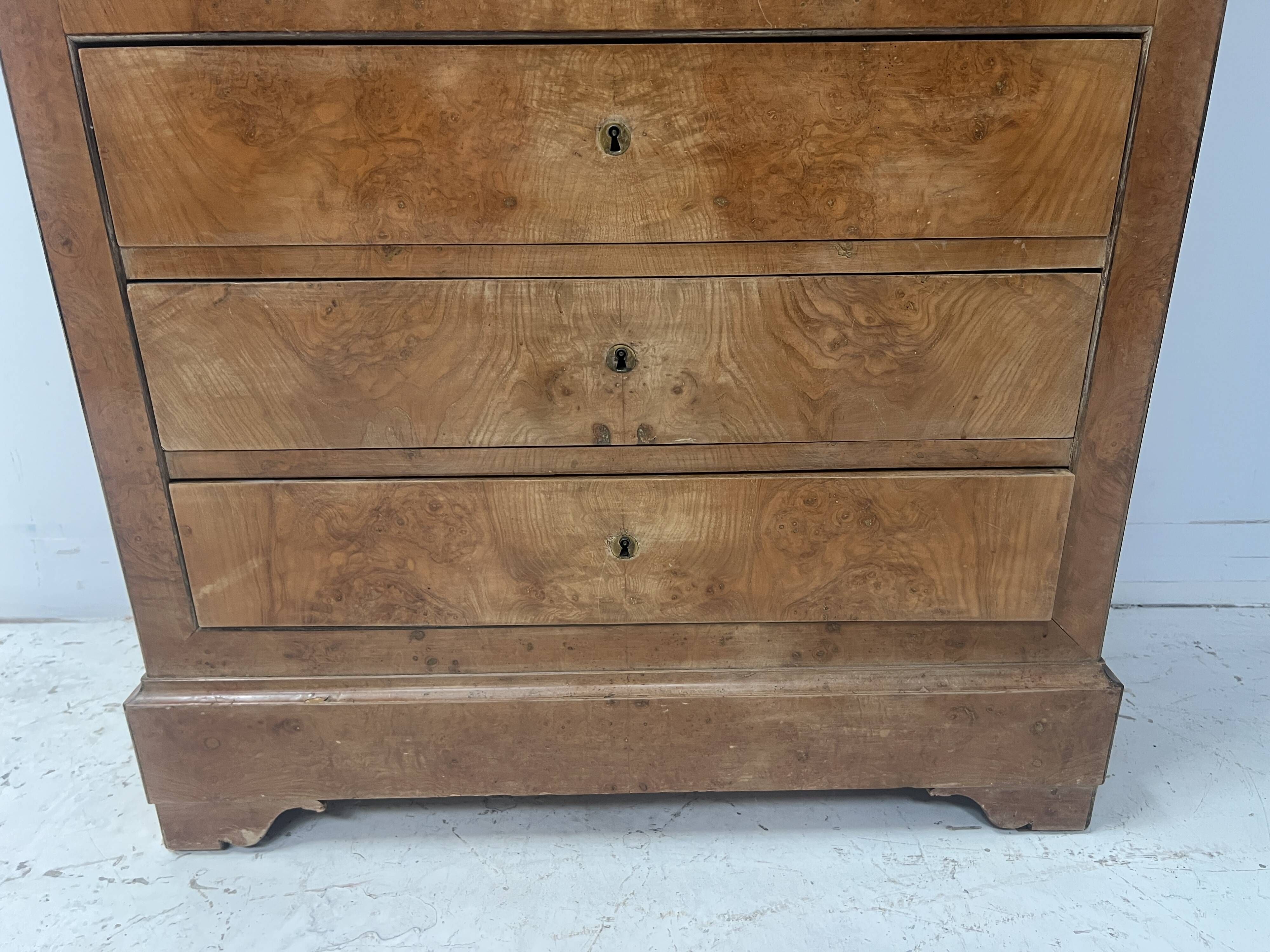 Louis Philippe secretary in light walnut briar, 19th century.