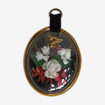 Frame dried flowers and synthetic flowers of oval shape Bombé