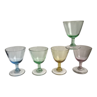 Ensemble de 5 verres à pieds à liqueur en verre coloré années 70