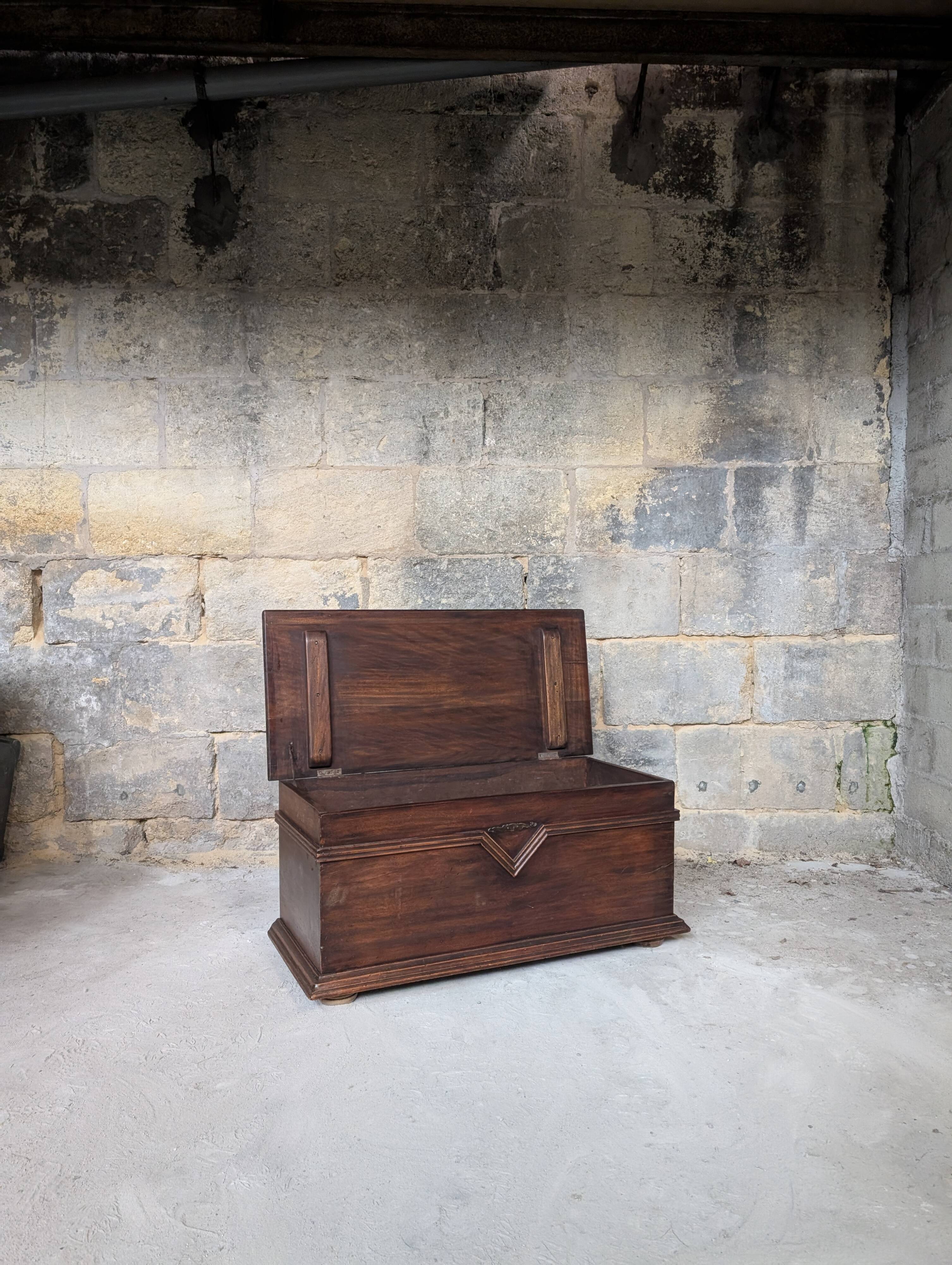 Coffre en bois