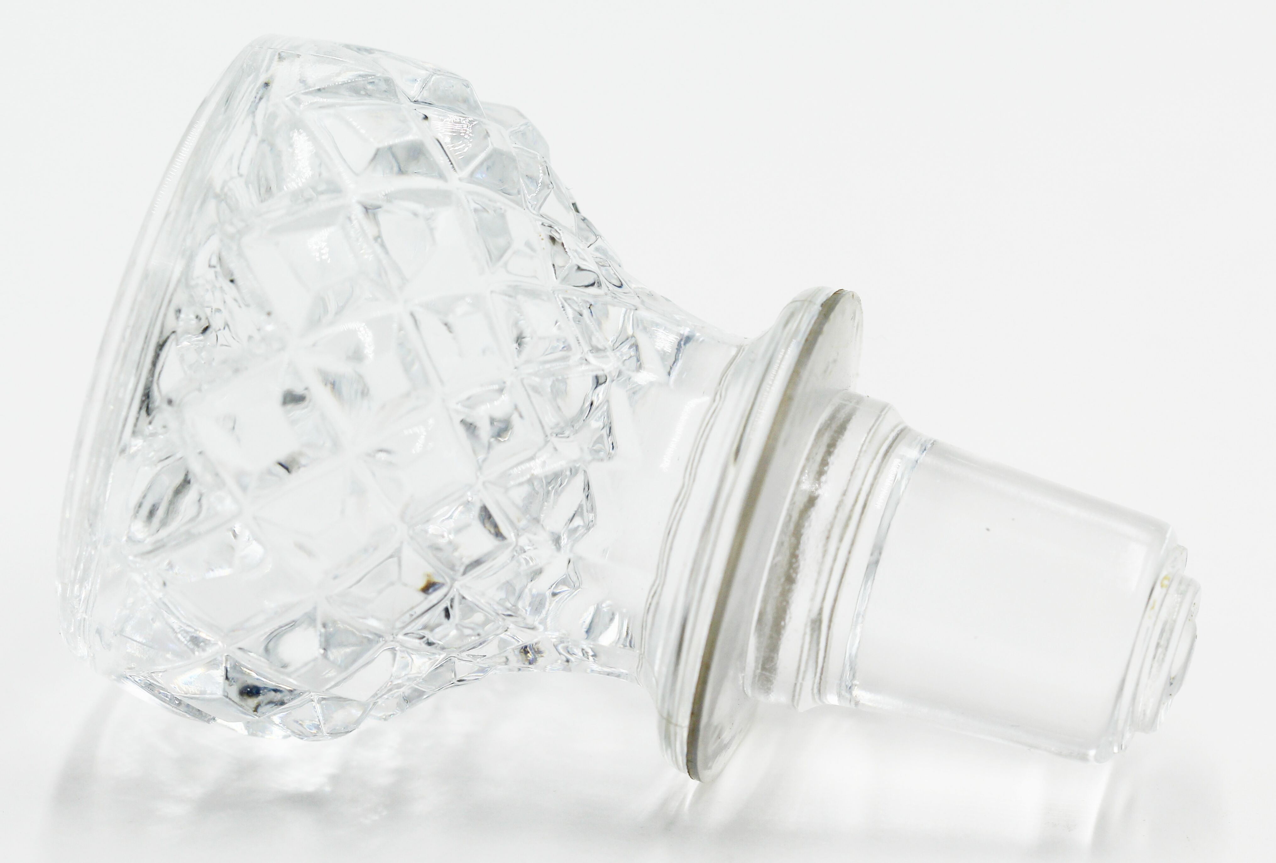 Carafe whisky in chiseled glass