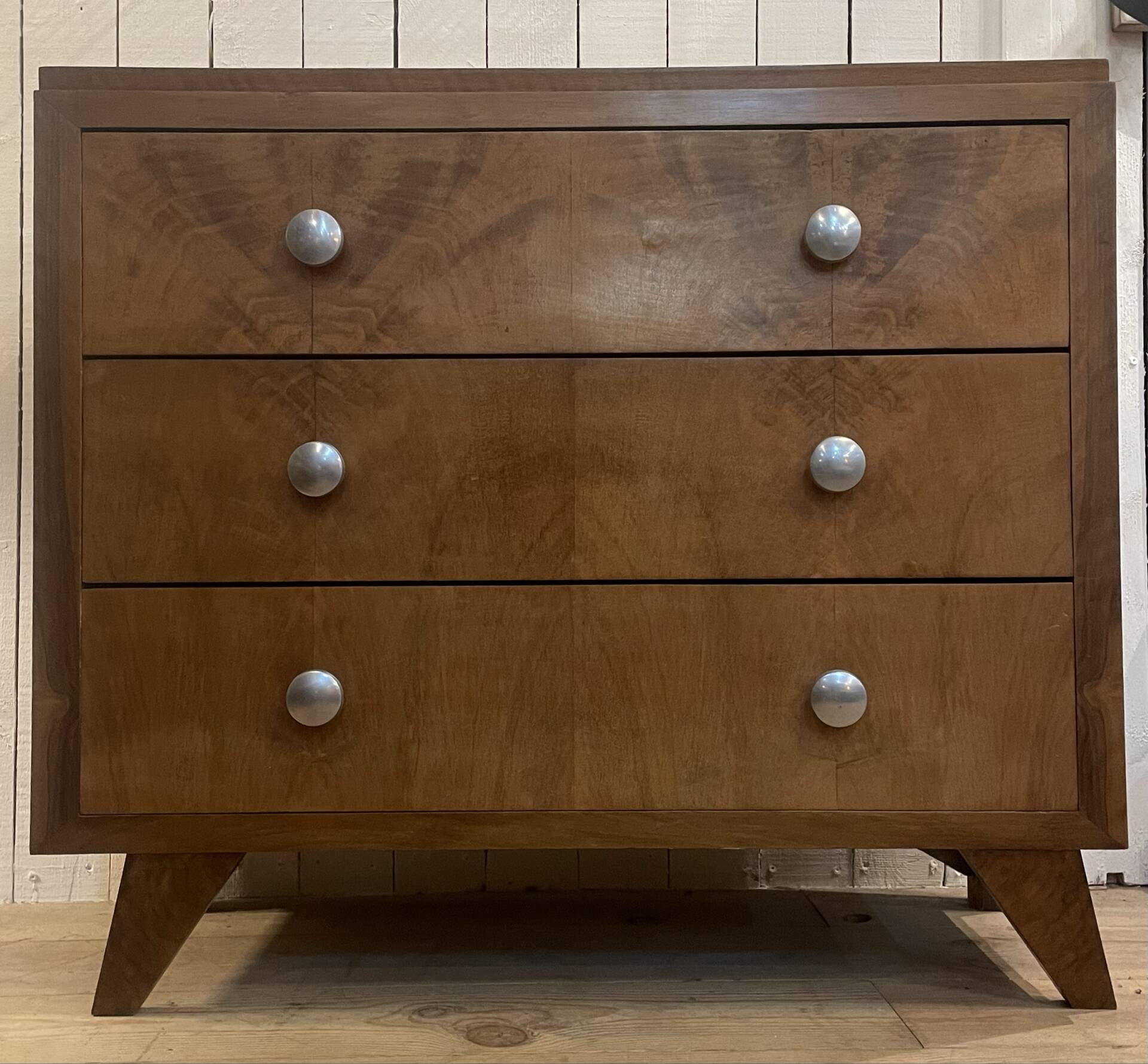 Walnut chest of drawers