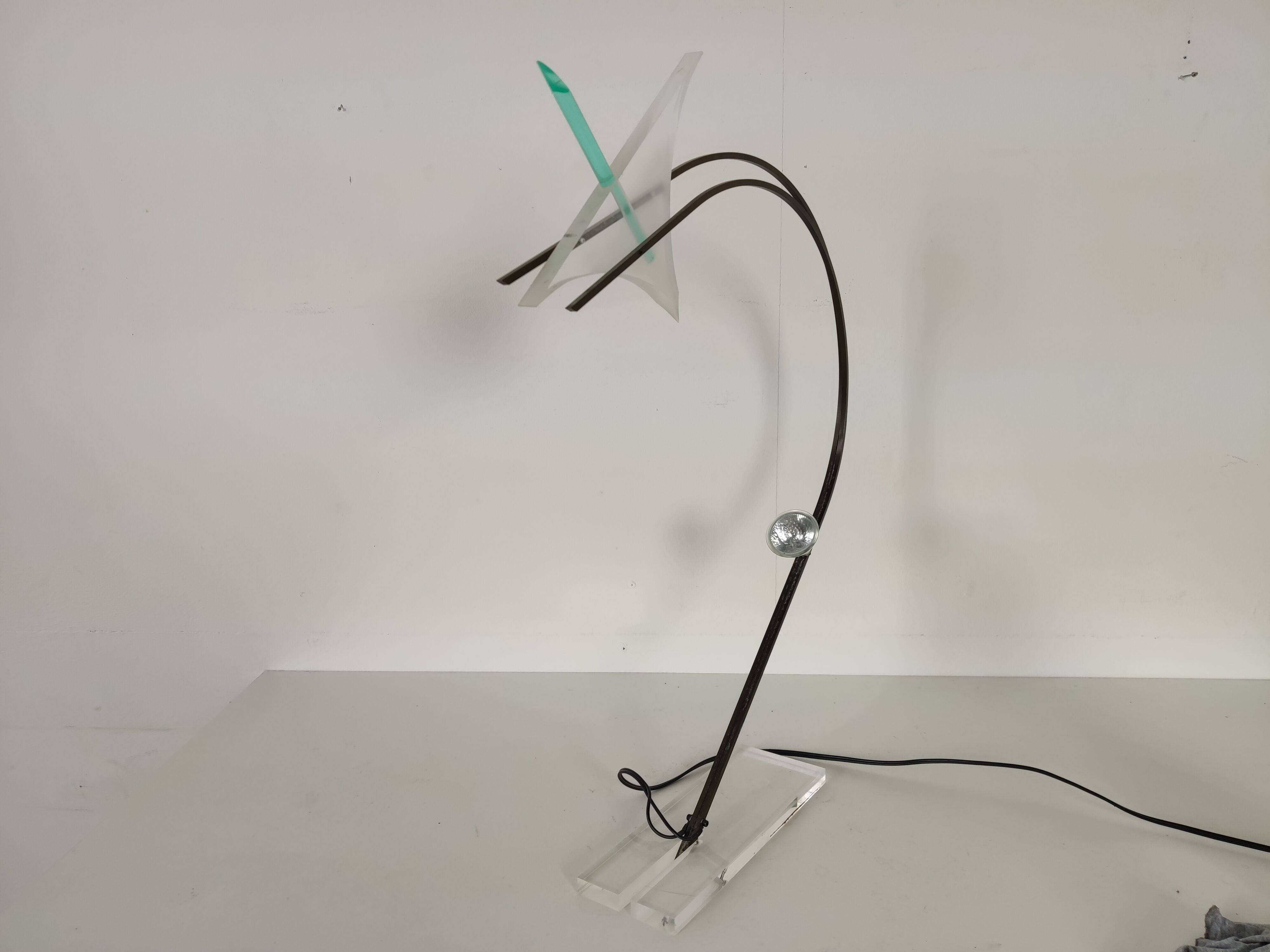 Lampe plexiglas et métal de Relco Milano, Italie 1980s