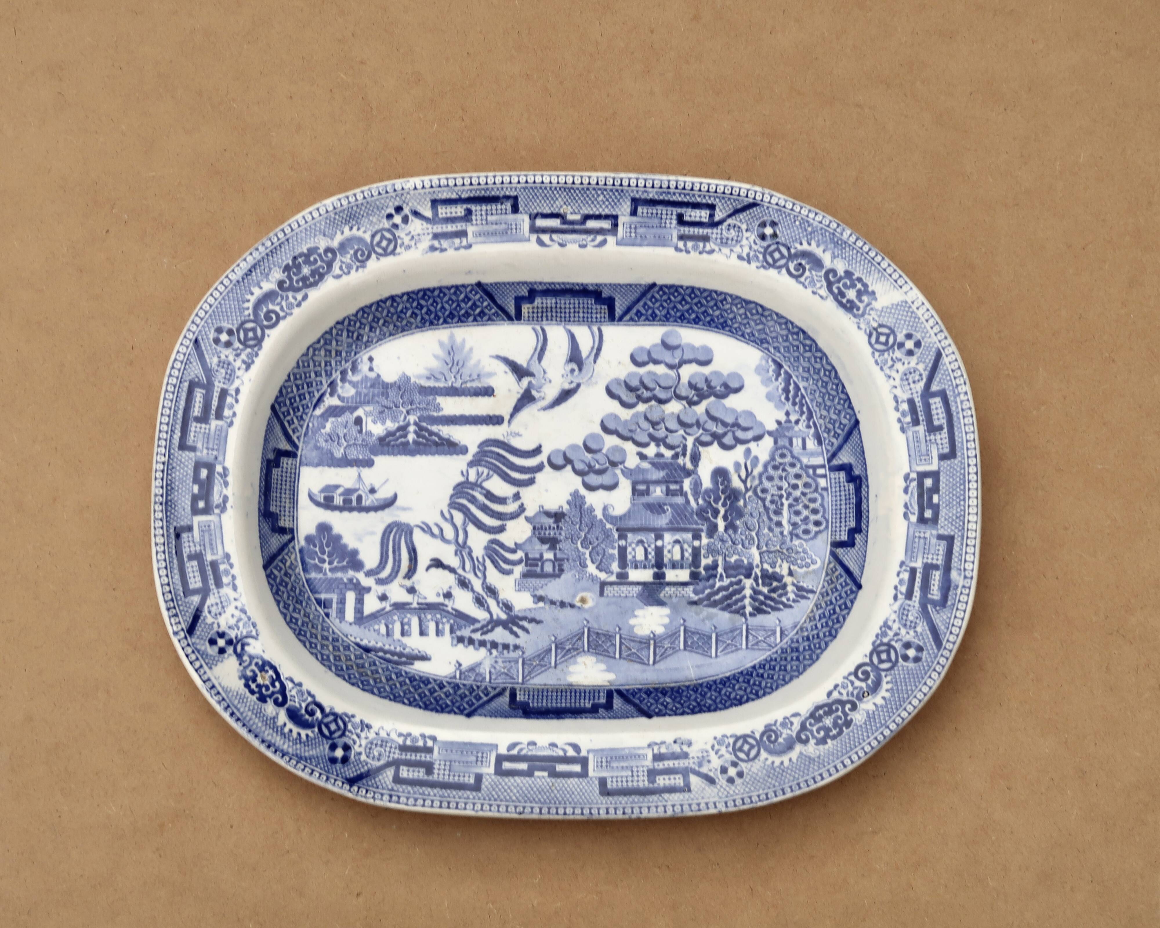 Large oval dish in blue and white English earthenware with Asian decoration, 19th century.