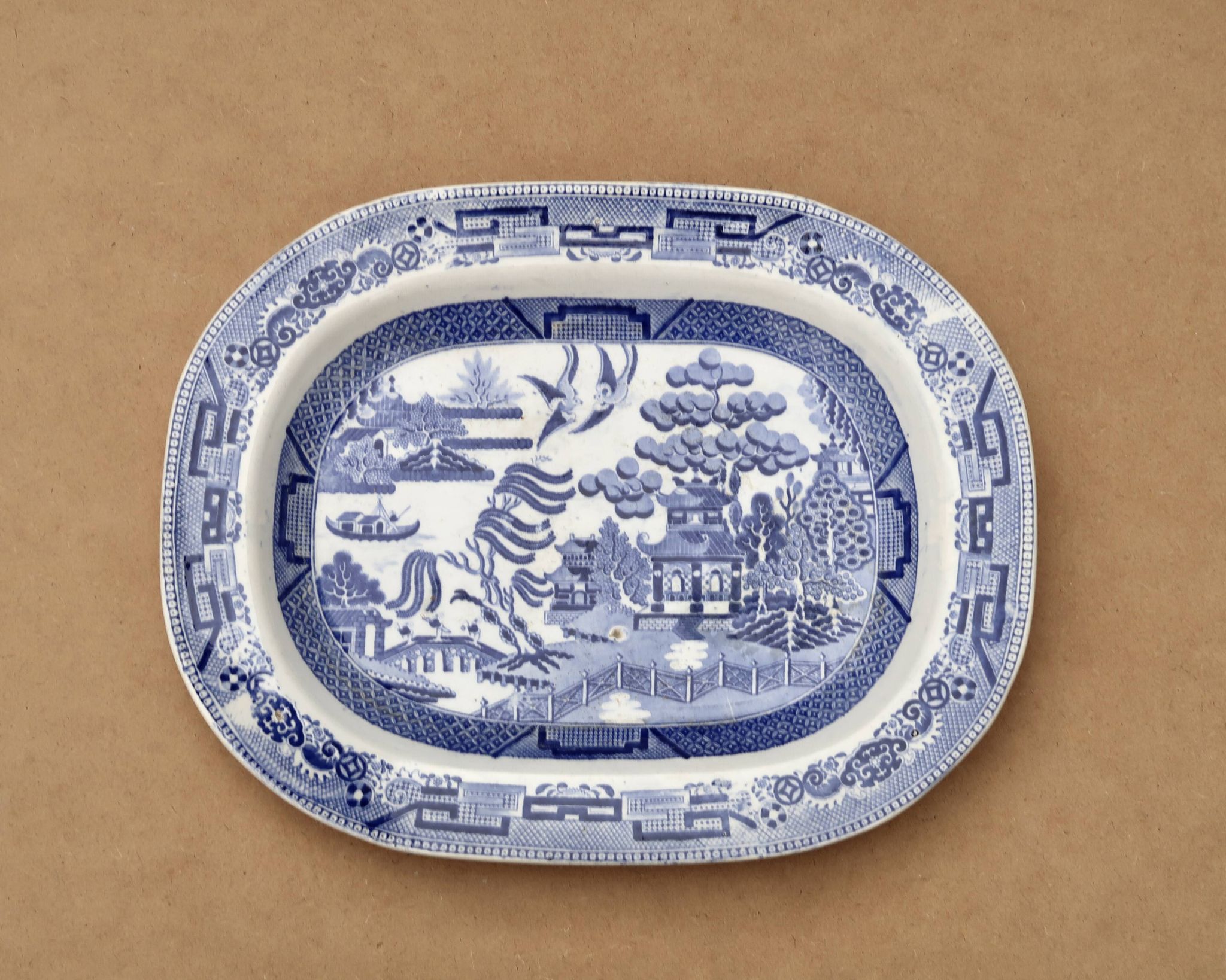 Large oval dish in blue and white English earthenware with Asian decoration, 19th century.