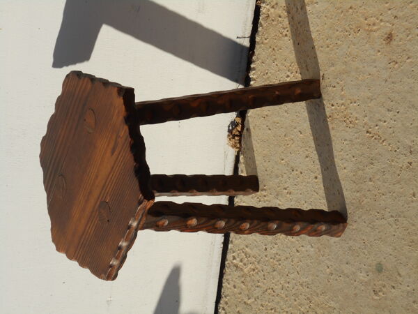 Tabourets et banc catalan, en pin massif