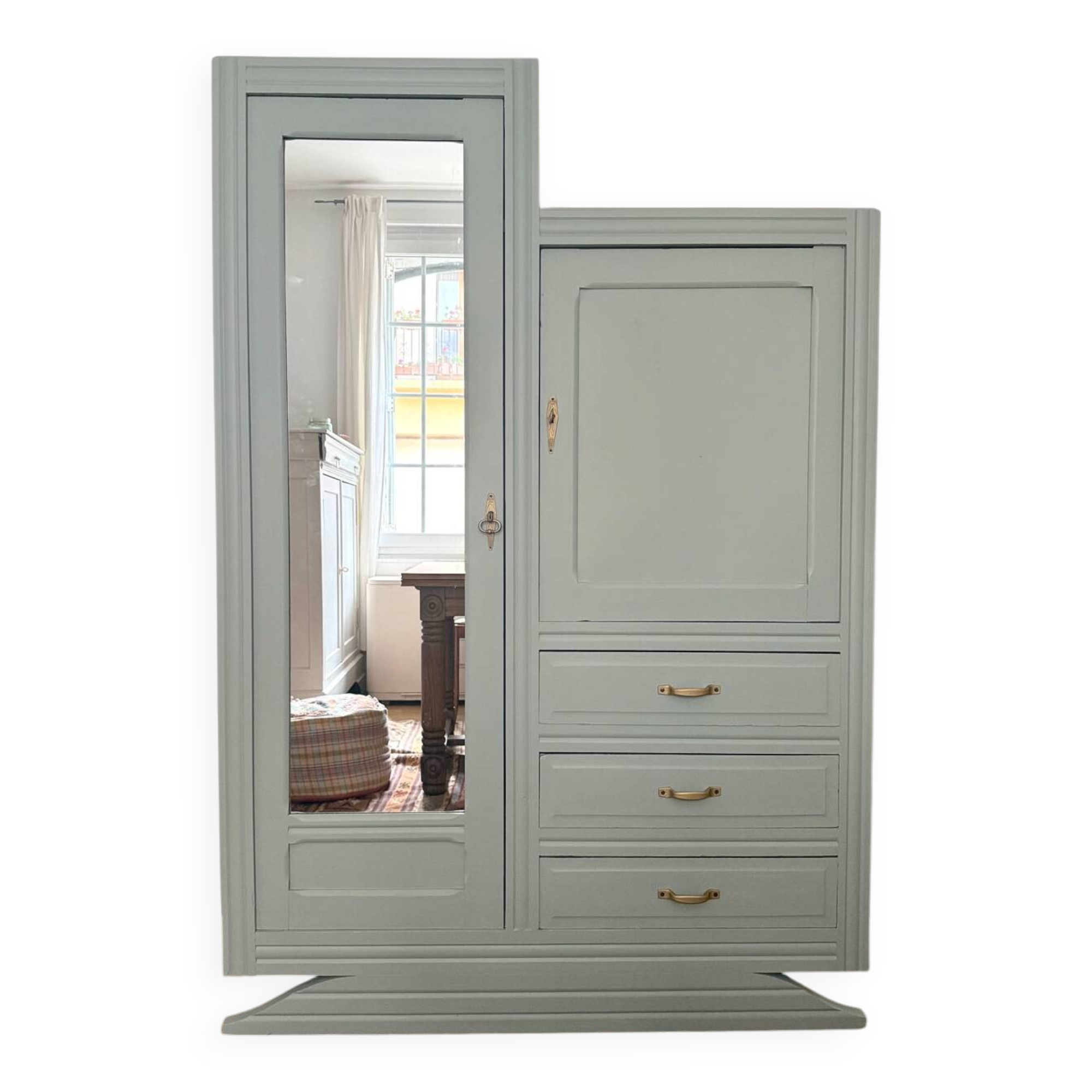 Art Deco wardrobe / closet from the 1930s/1940s.