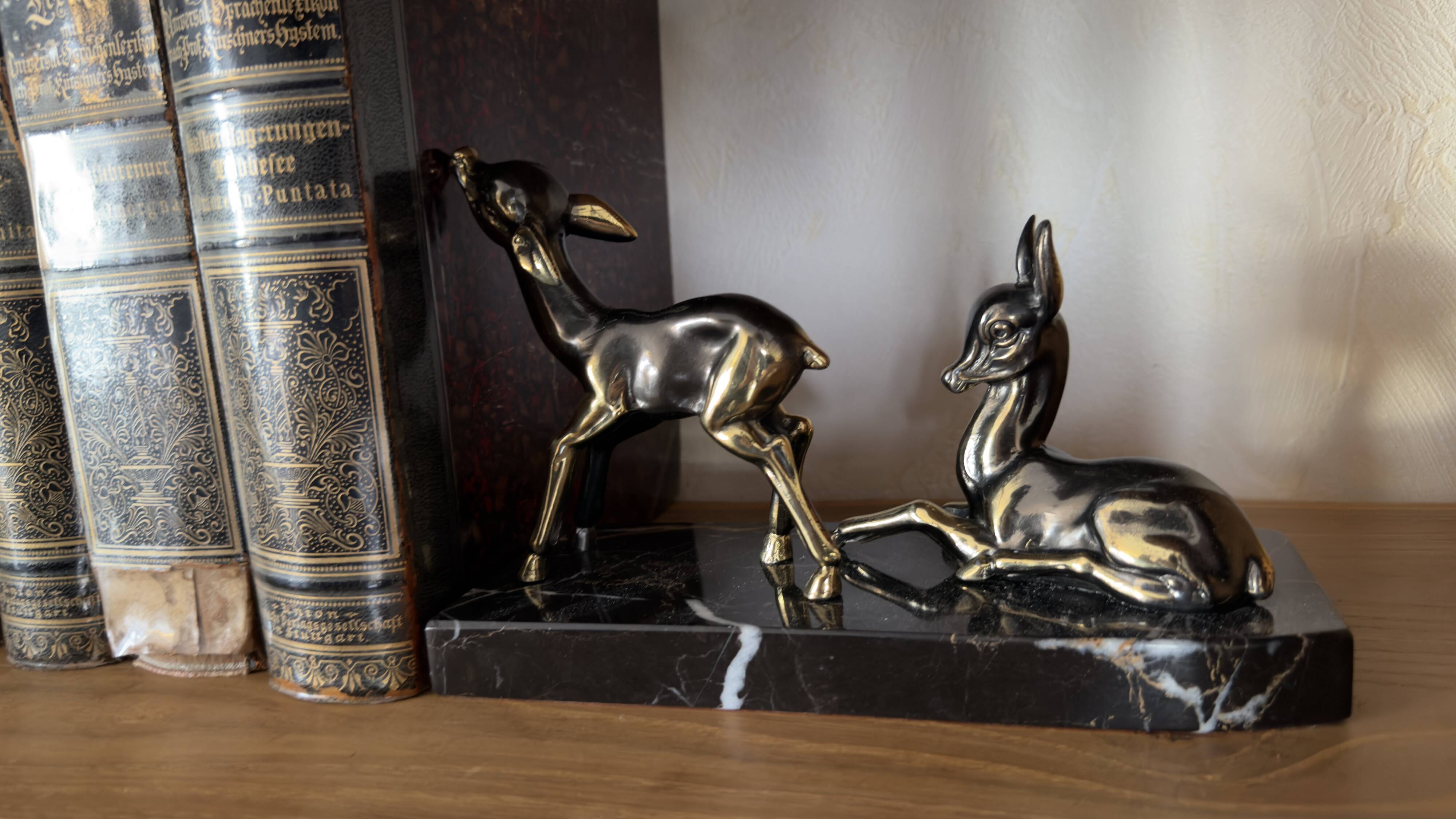 Art Deco bookends "Doe & Fawn" in black marble and gold metal