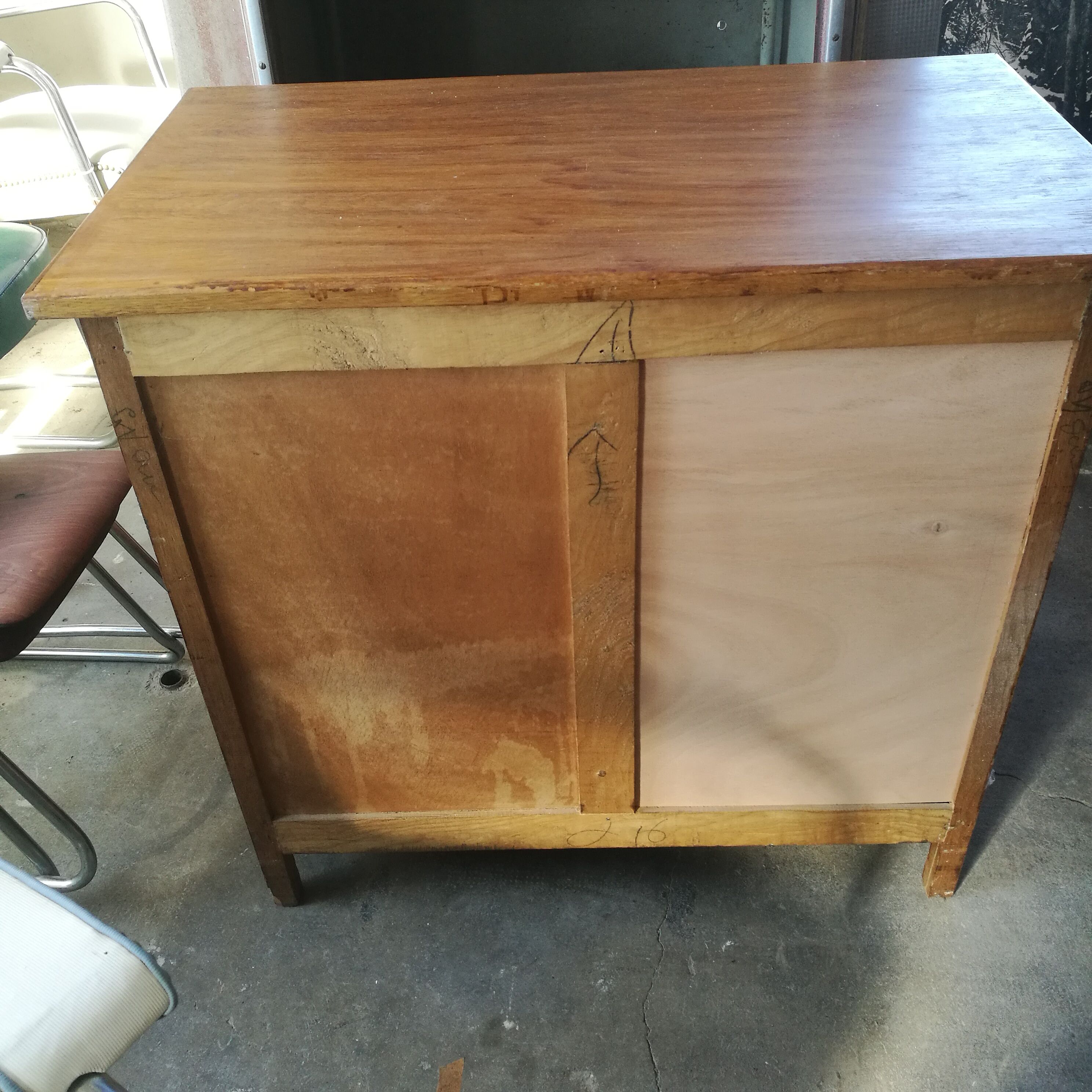 Commode vintage pieds compas
