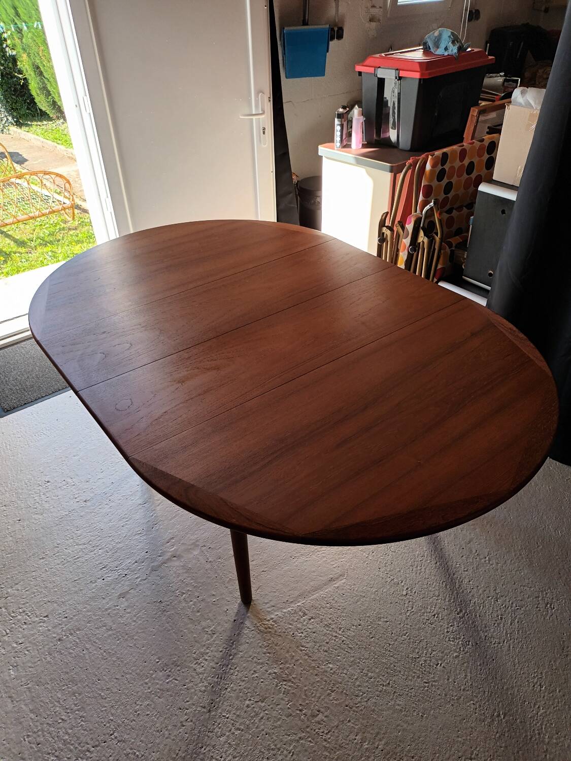 Scandinavian round table