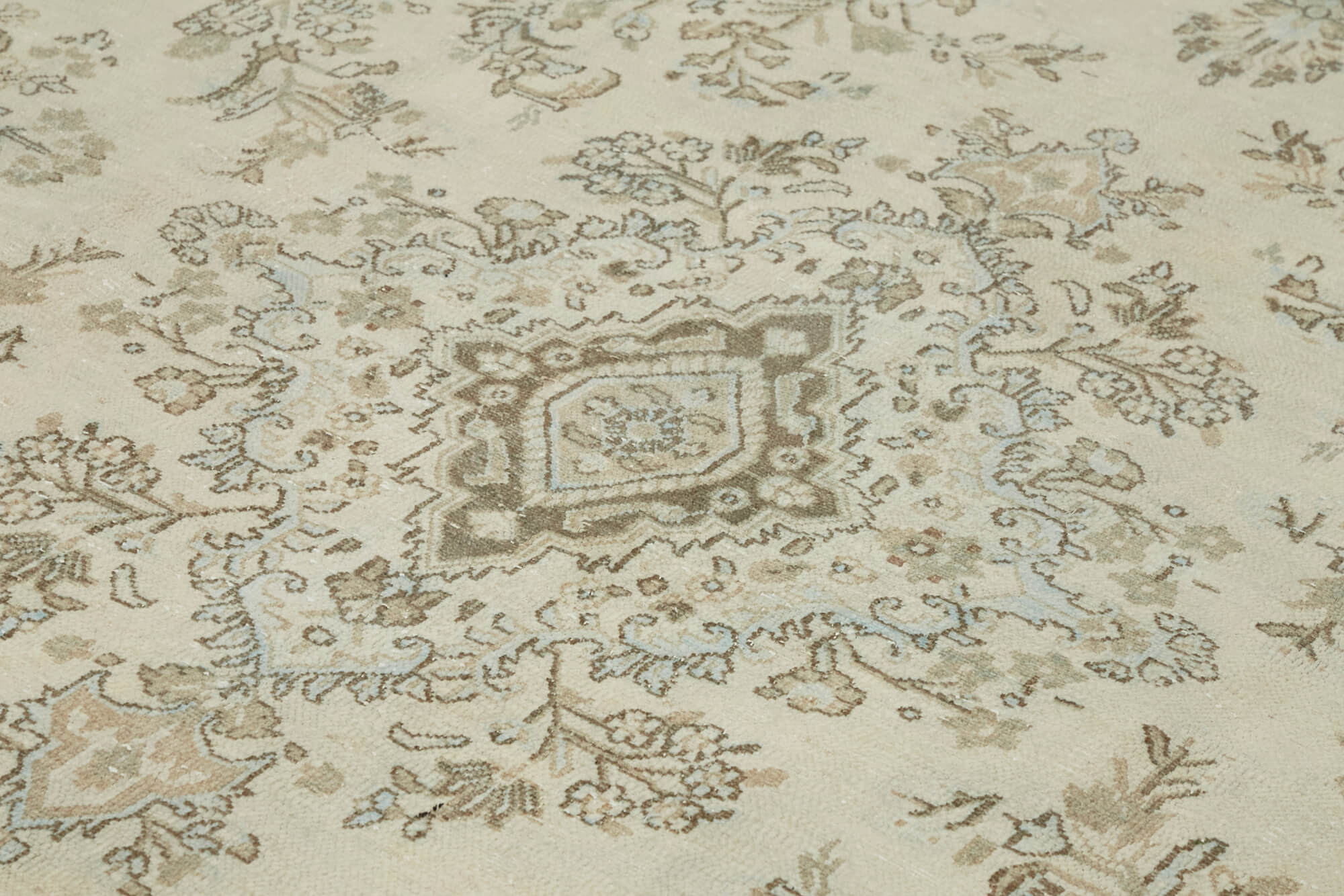 Handmade oriental unique 1980s 305 cm x 400 cm beige wool carpet