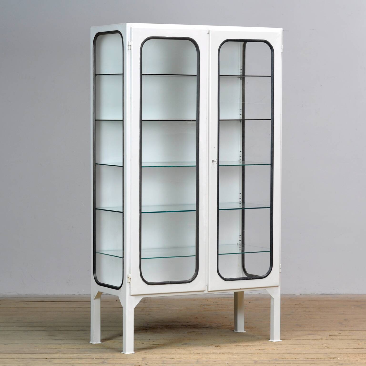 Armoire médicale vintage en fer et verre, années 1970