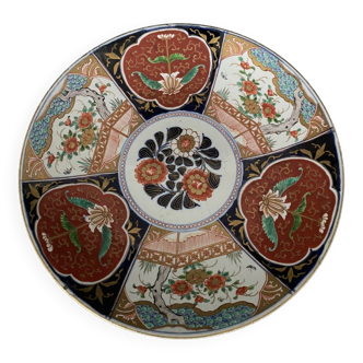 Grand plat en porcelaine d'Imari XIXe décor floral