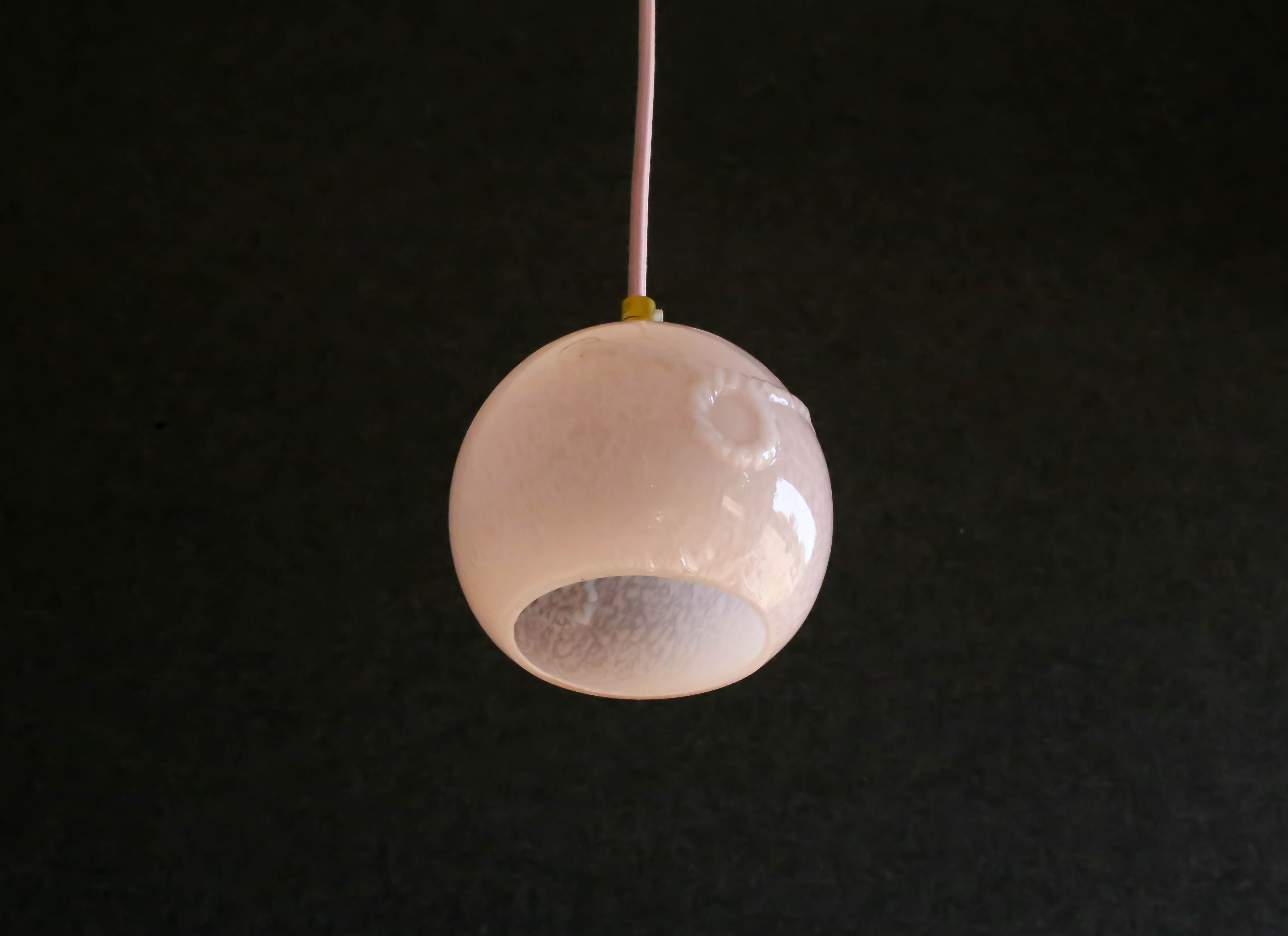 Vintage French pendant lamp in pink glass, comes with new pink cable