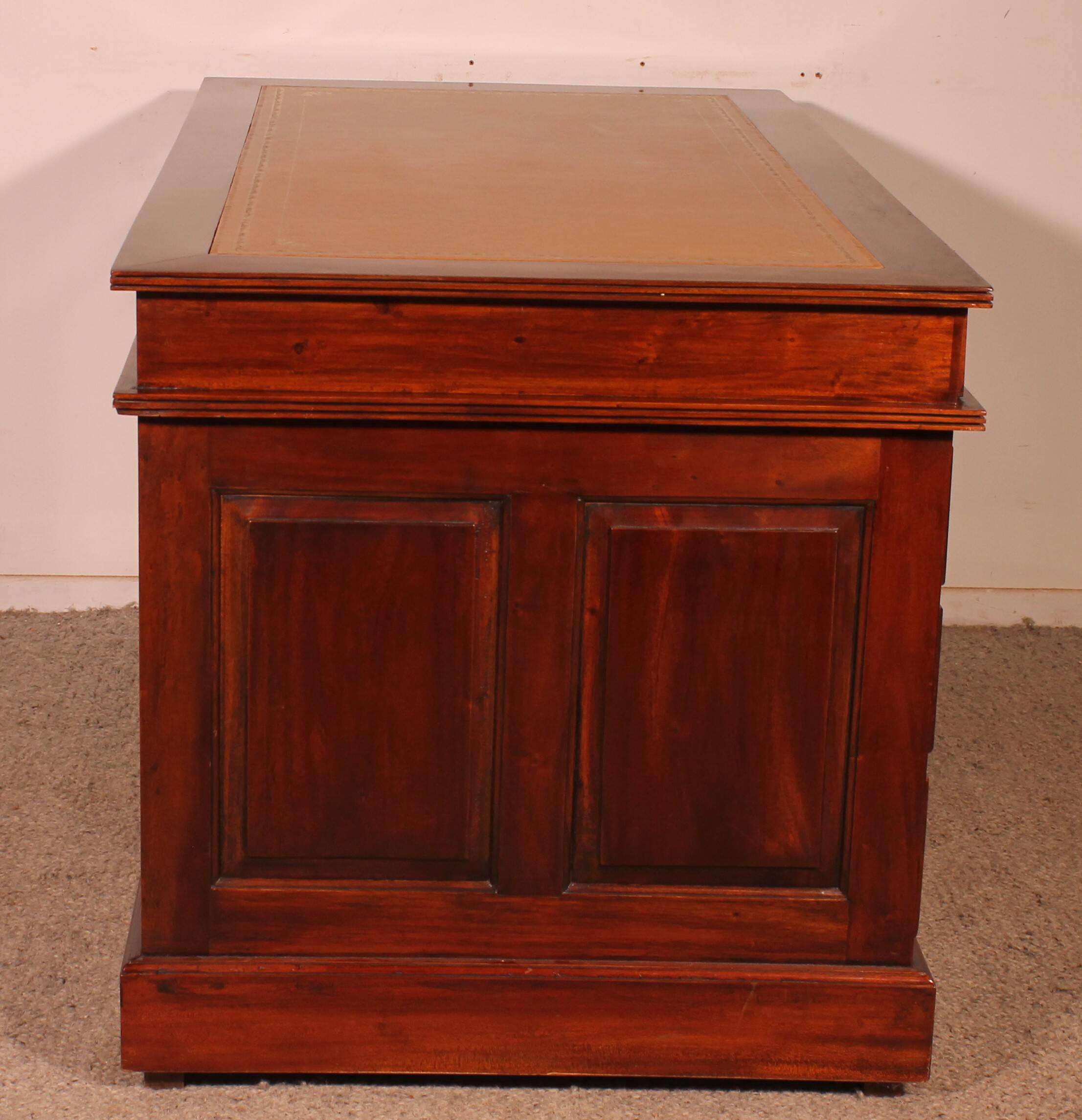 English mahogany pedestal desk