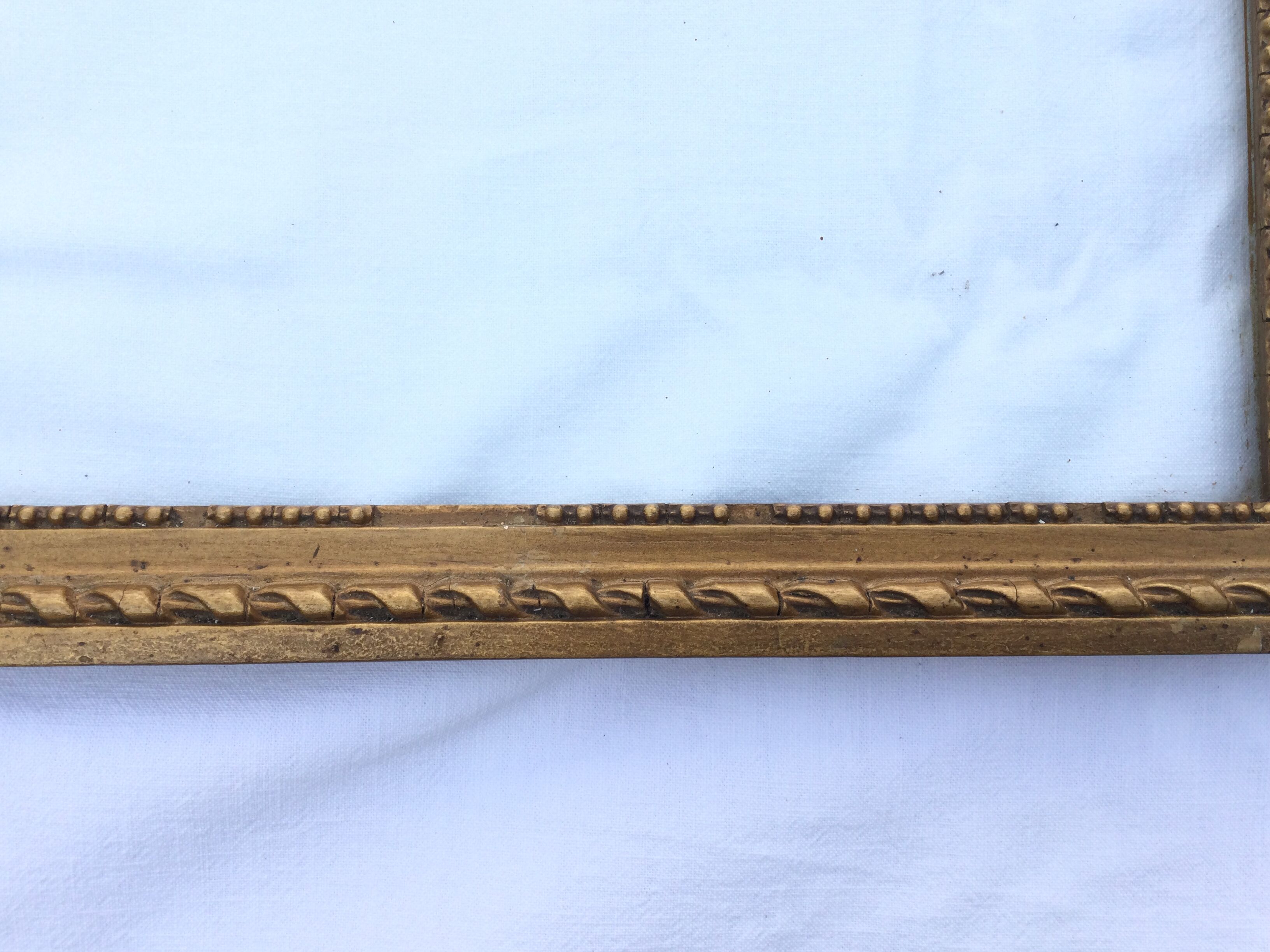 Gilded wooden frame and its glass