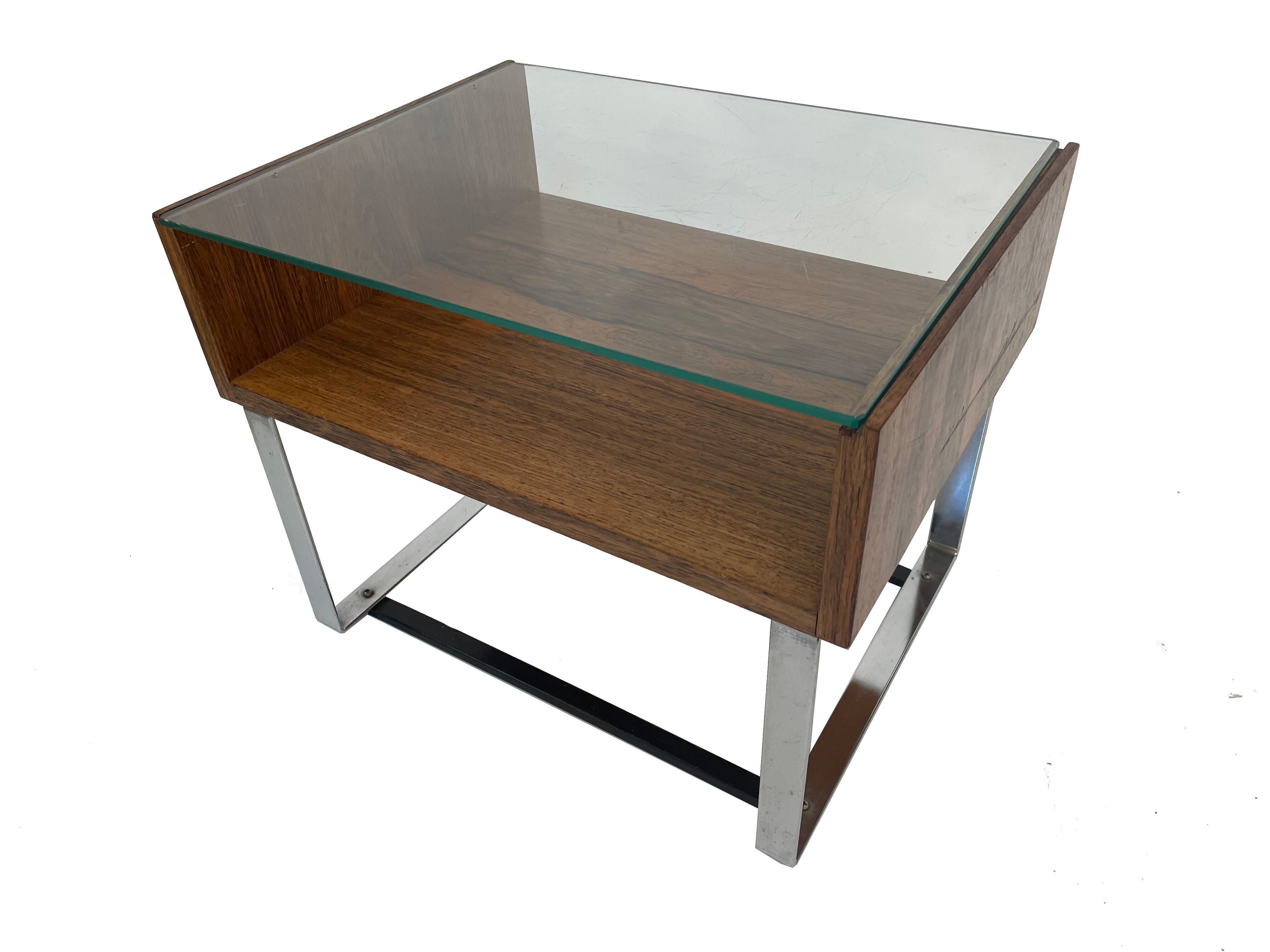 Table d'appoint vintage en palissandre verre chromé 1960 design