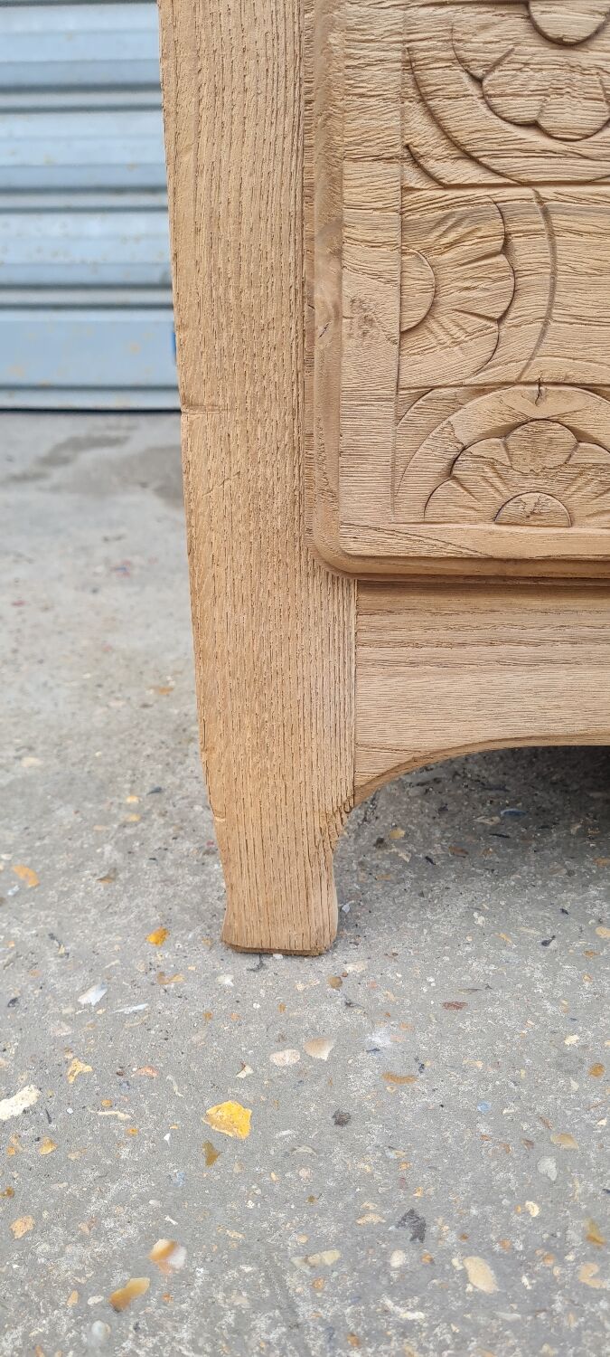 Breton chest of drawers in solid oak