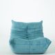 Ensemble de fauteuil et pouf Togo en velours côtelé bleu clair.