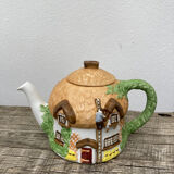 Homemade English teapot in glazed porcelain and Staffordshire biscuit - Christopher Wren cottages slip