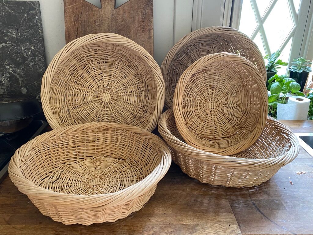 Lot of 5 round baskets