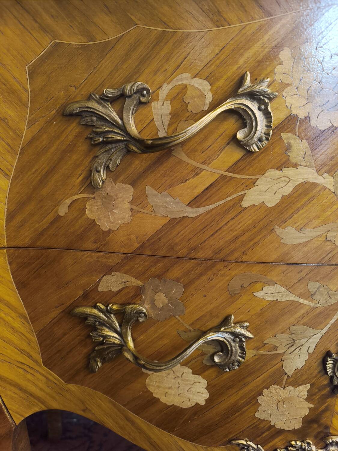 Commode en marqueterie style Louis XV