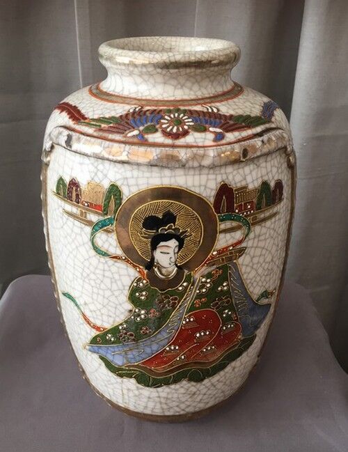 Vase Satsuma  Japon en craquelé à décor de personnages ...