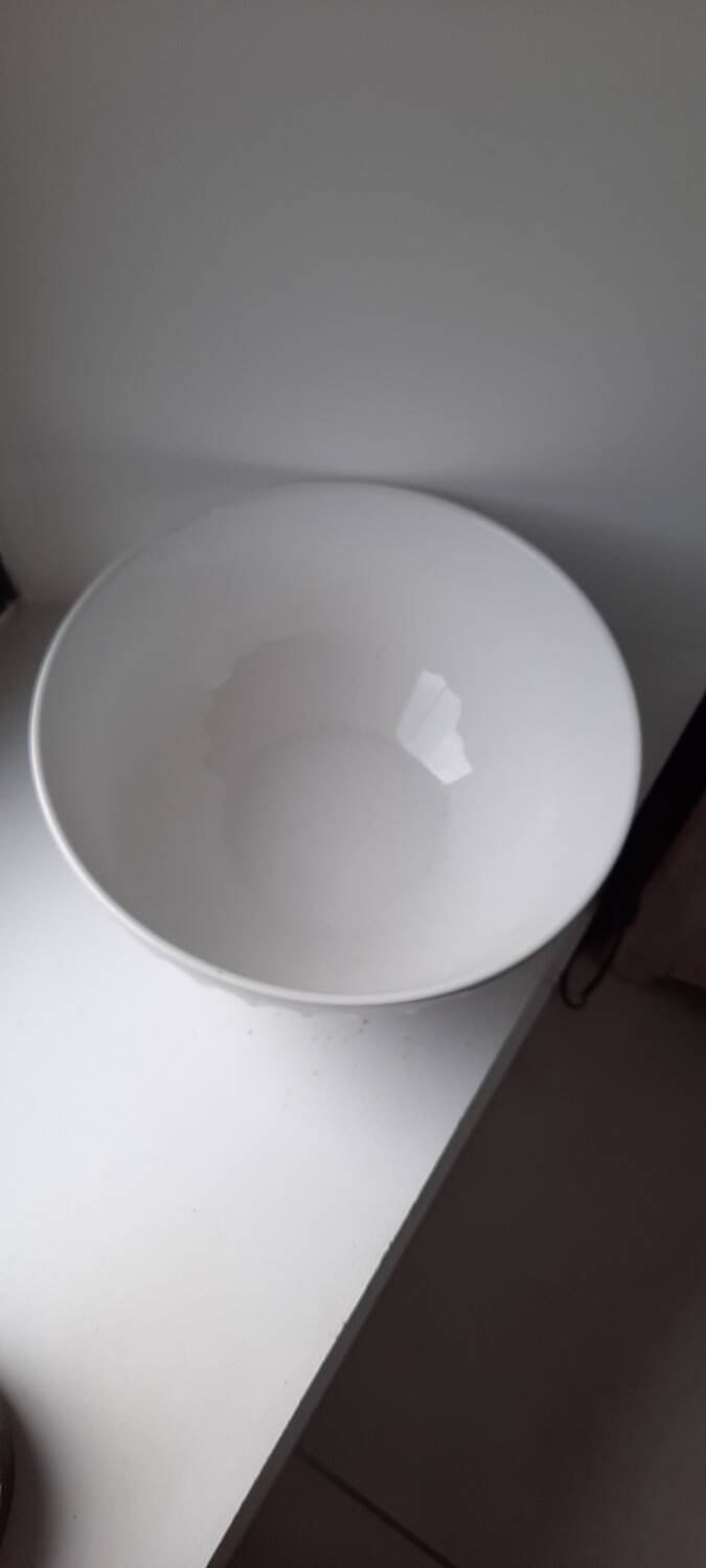 Bowl-shaped salad bowl