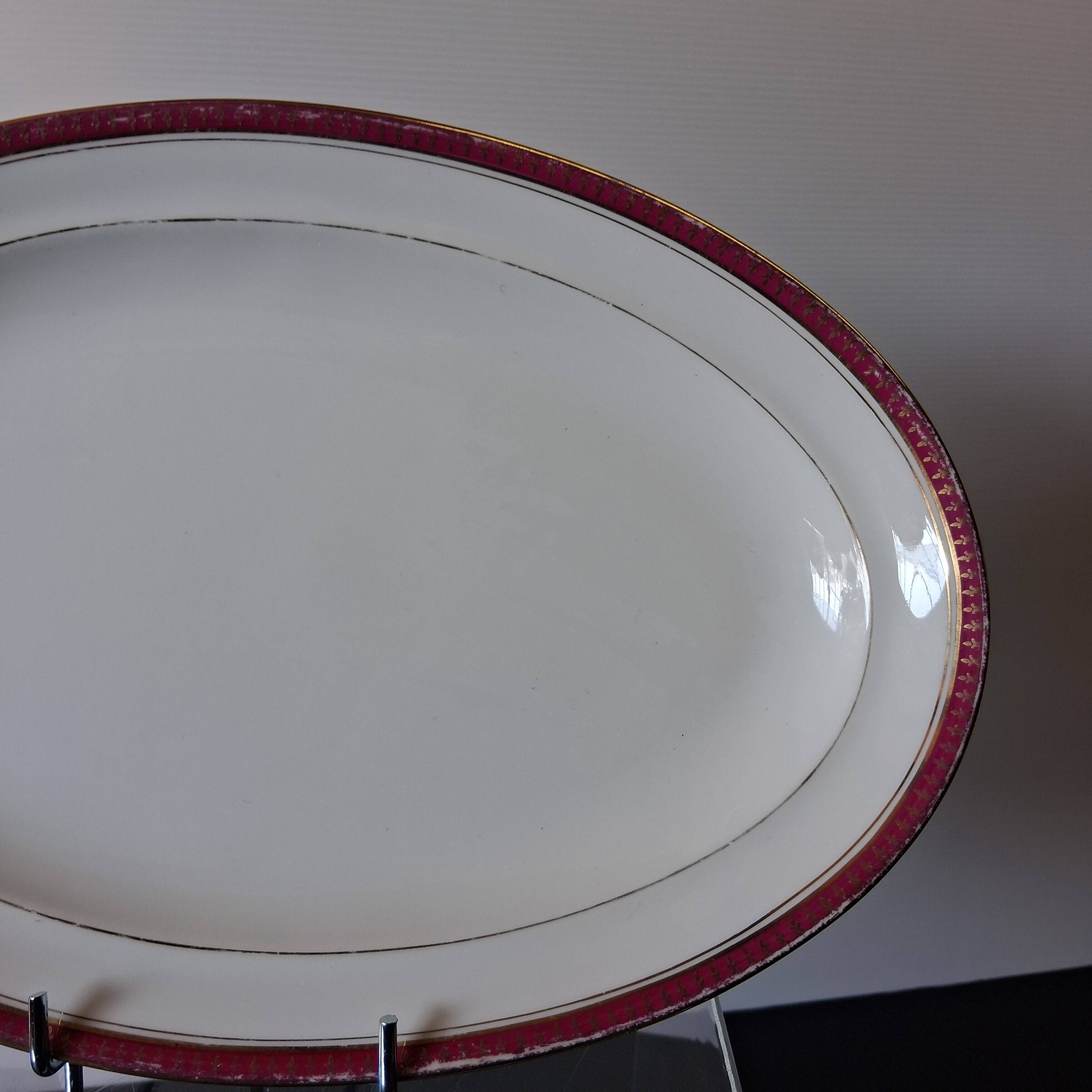 Very nice long serving dish from Chastagner & Co in good condition.