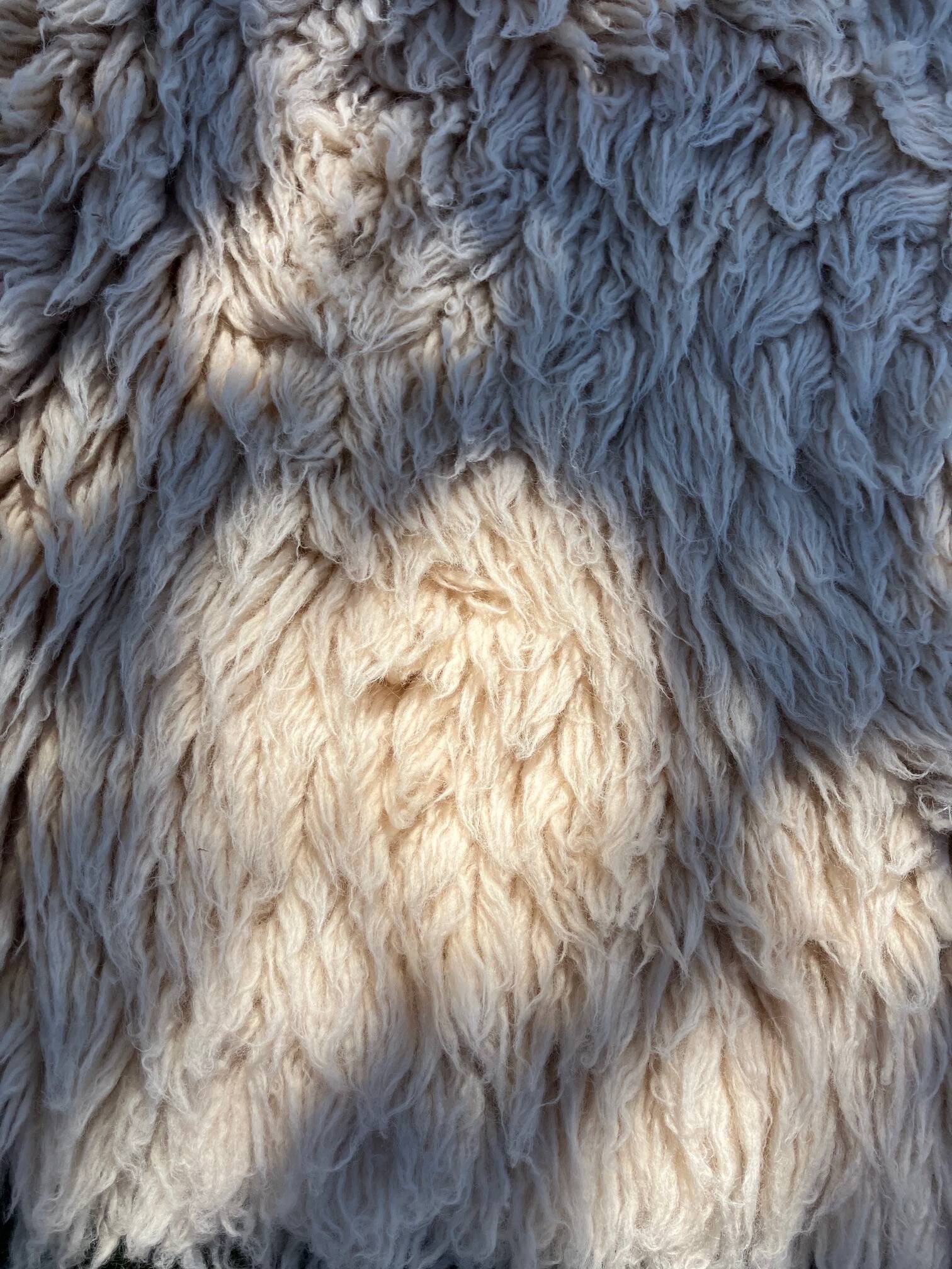 Flokati rug in virgin wool