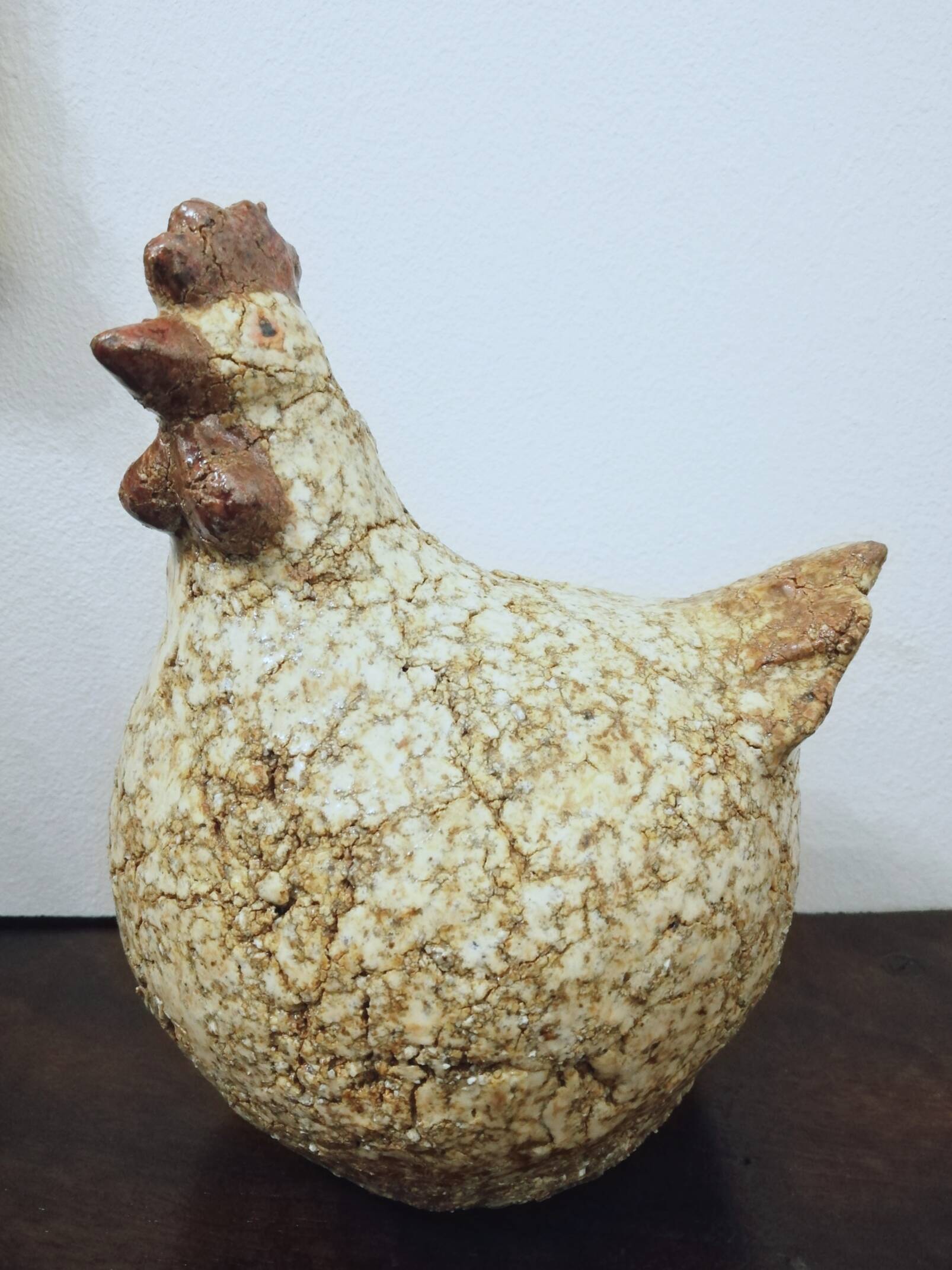Poule en grès craquelé