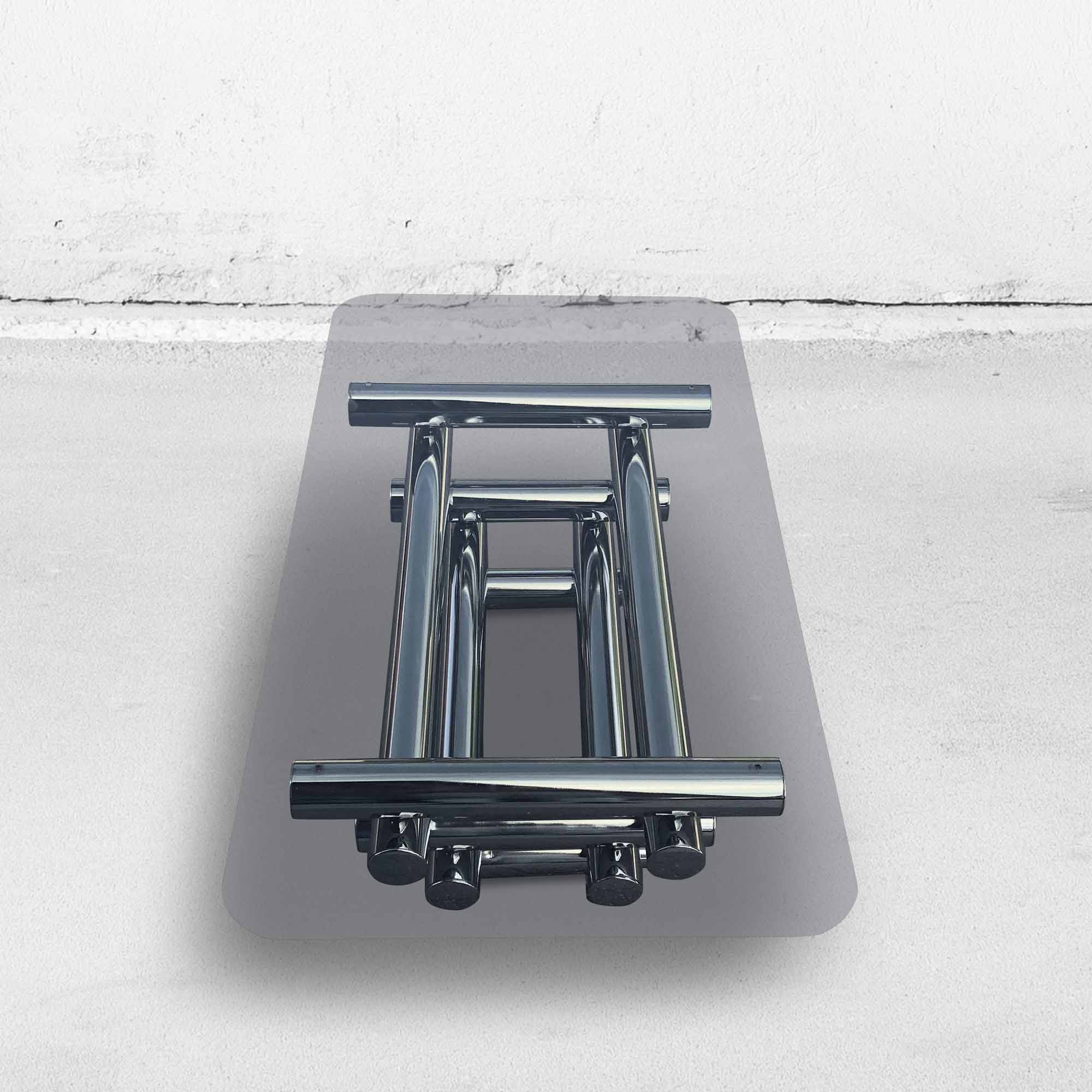 Table basse en verre et chrome