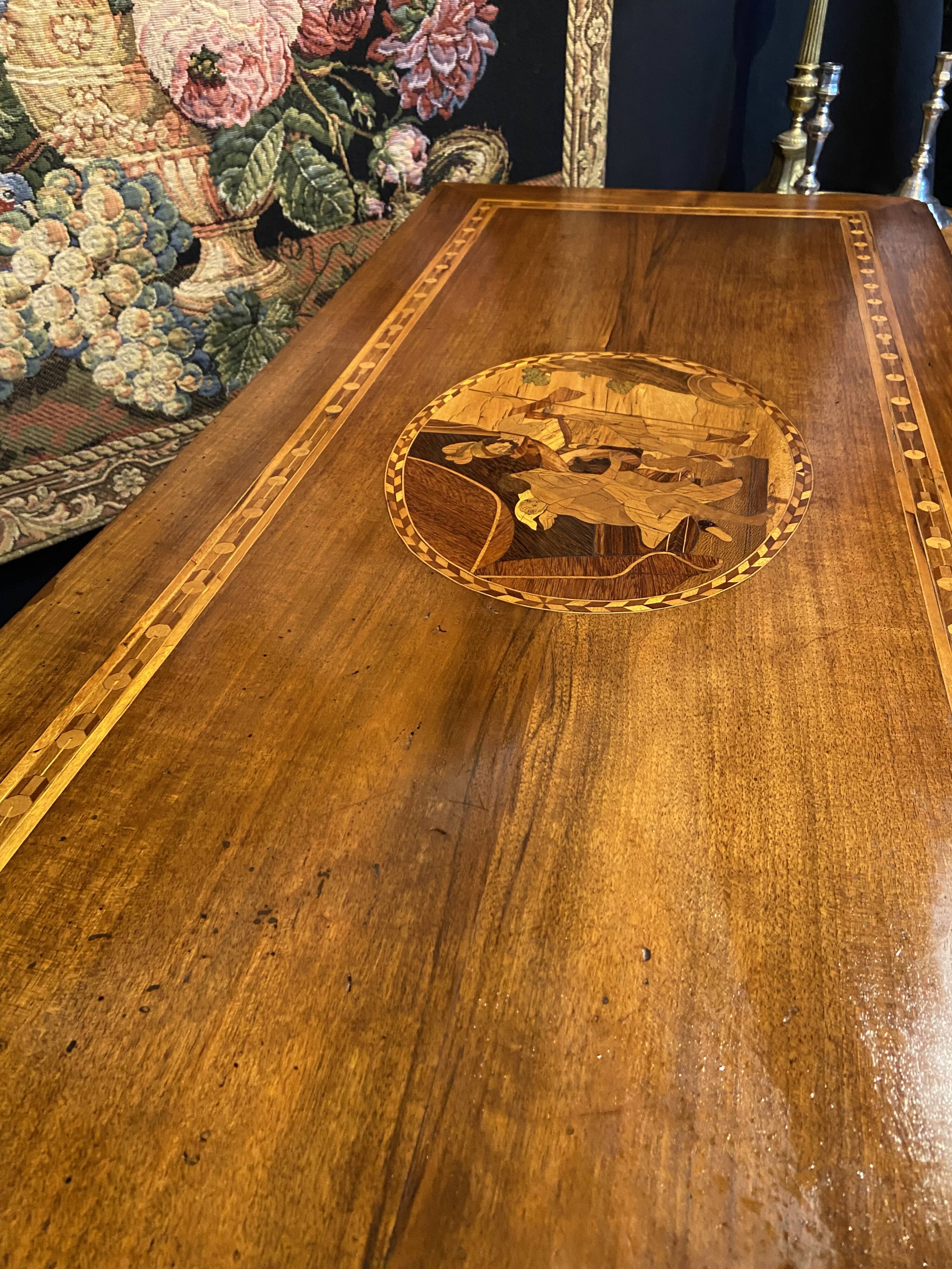 Large Louis XVI chest of drawers with 3 drawers, marquetry decoration depicting an antique scene from the late 18th century.