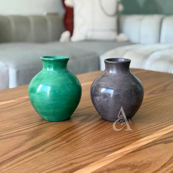 Azru matte artisanal vase