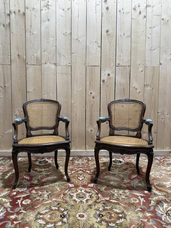 Paire de fauteuils de style Louis XV en cannage