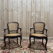Paire de fauteuils de style Louis XV en cannage