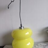Suspension globe style peill & putlzer lampe vintage en opaline jaune pour luminaire baladeuse