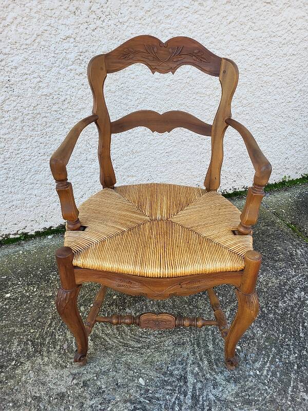 Provencal straw armchair in walnut