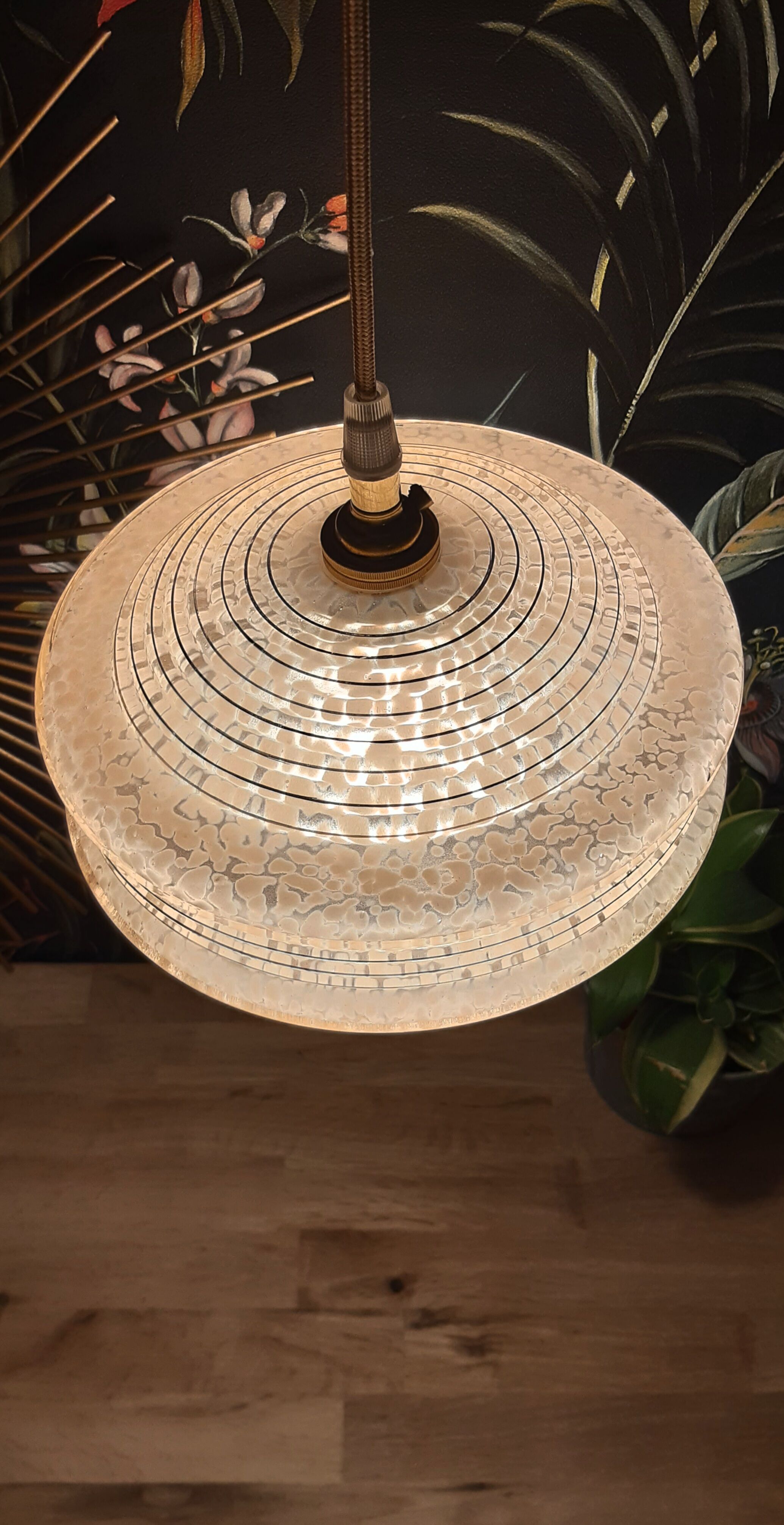 Pink Clichy glass suspension