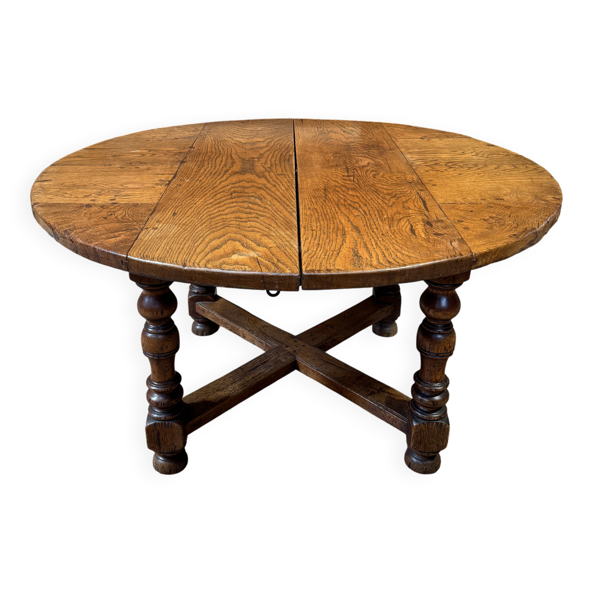 Antique oak round table with extensions, beautifully made from the years.